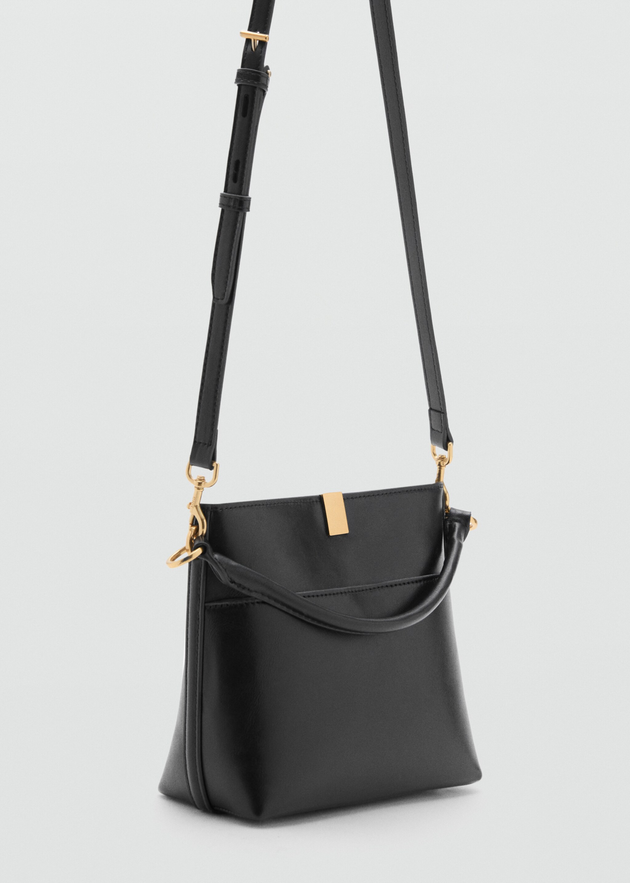 Bucket bag with metal detail - Medium plane, Black. Ref: 17004449-00.
