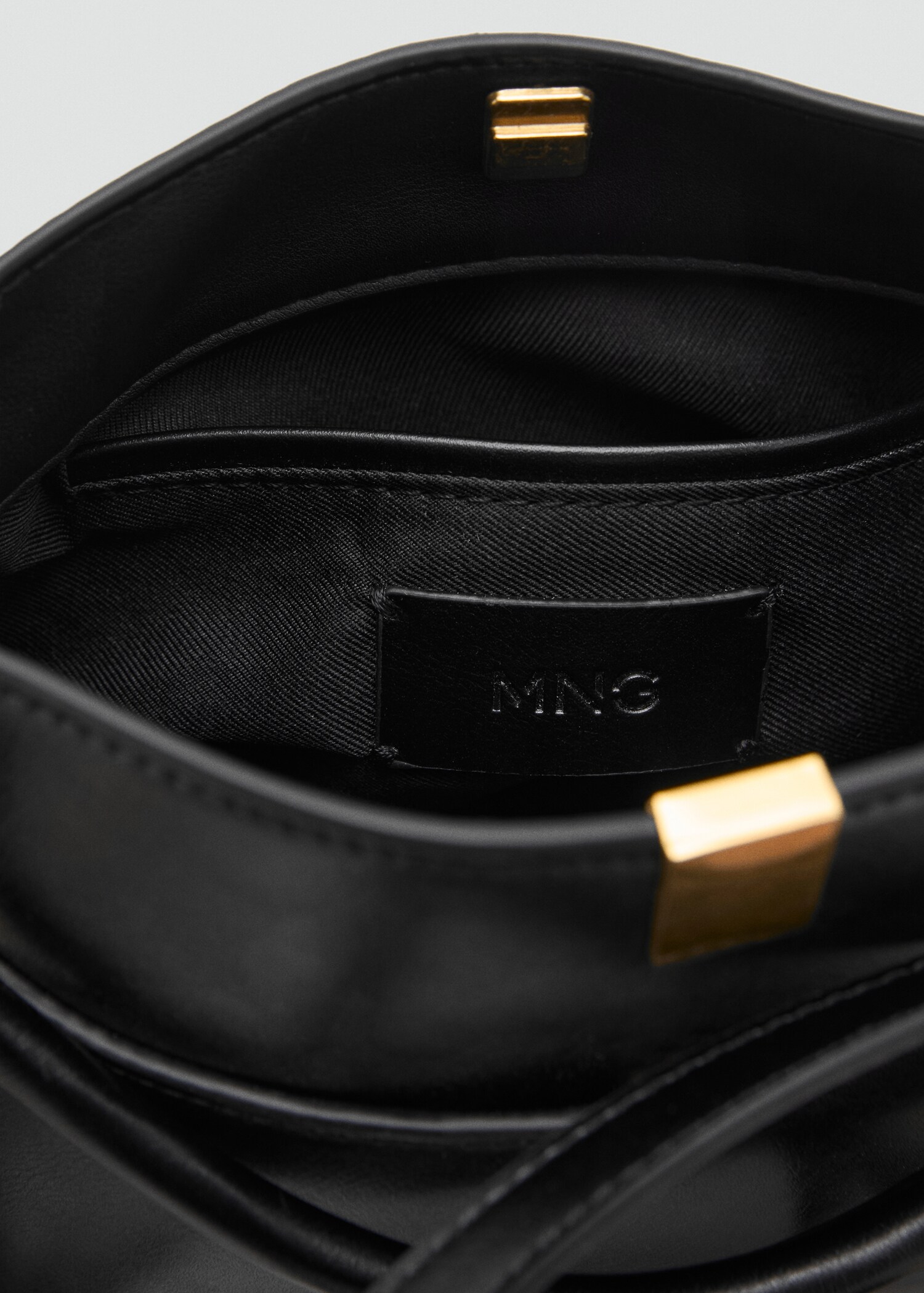 Bucket bag with metal detail - Details of the article 3