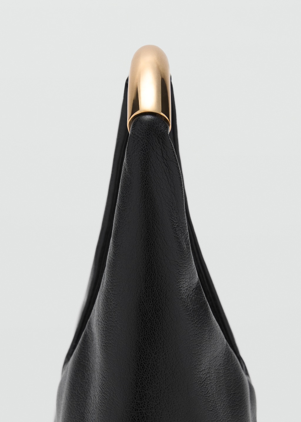 Handbag with metal handle