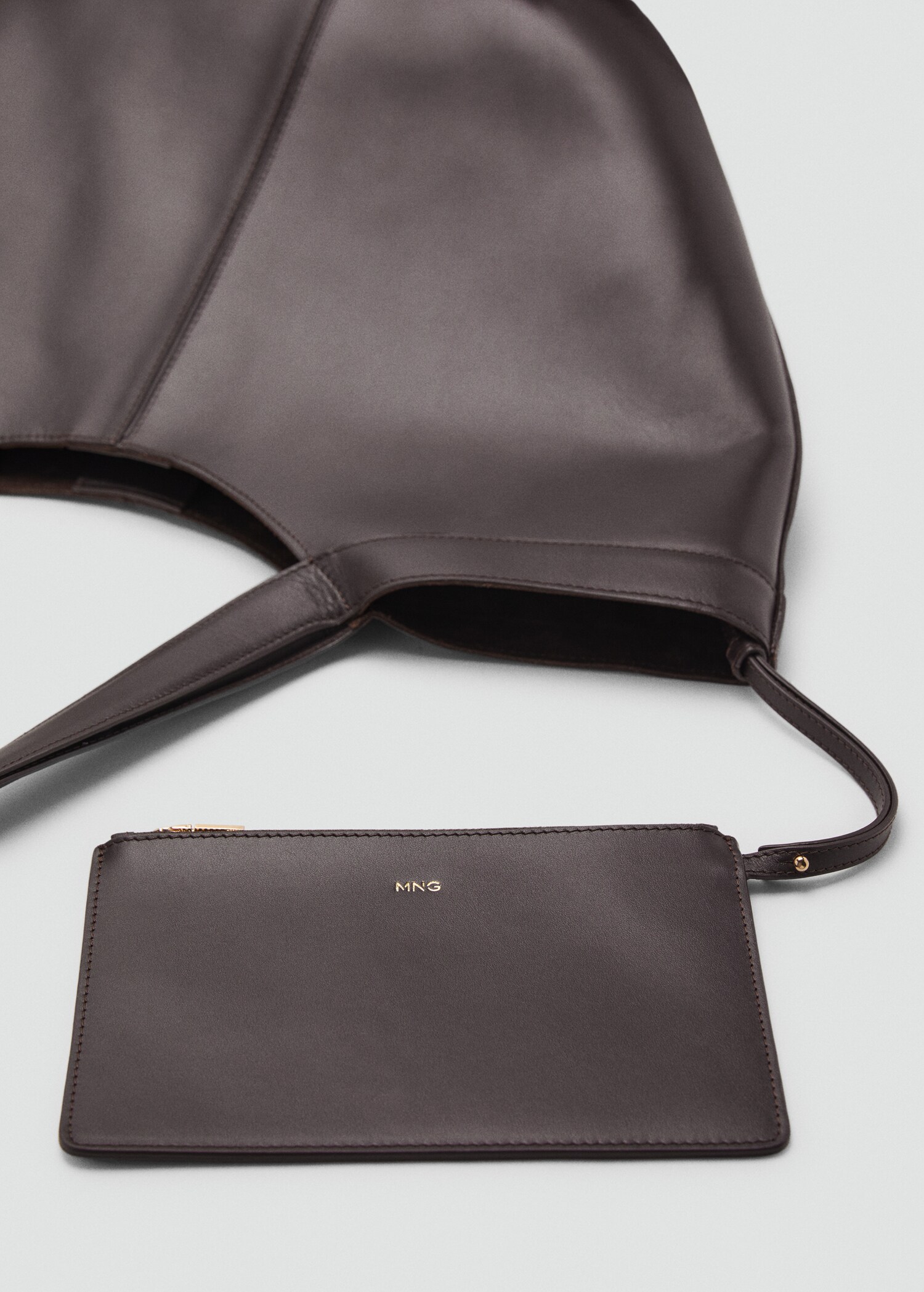 Large leather shoulder bag - Details of the article 1