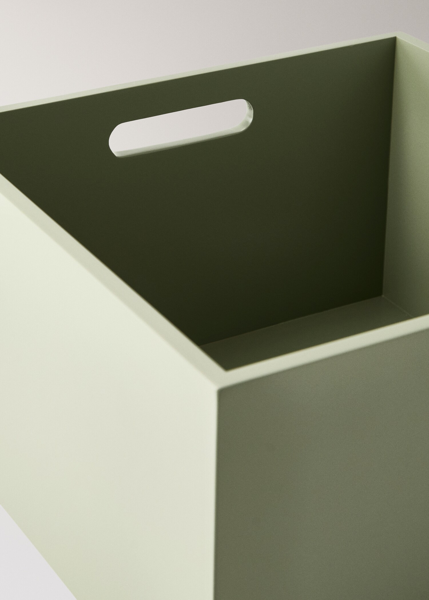 Large coloured children’s box - Details of the article 2