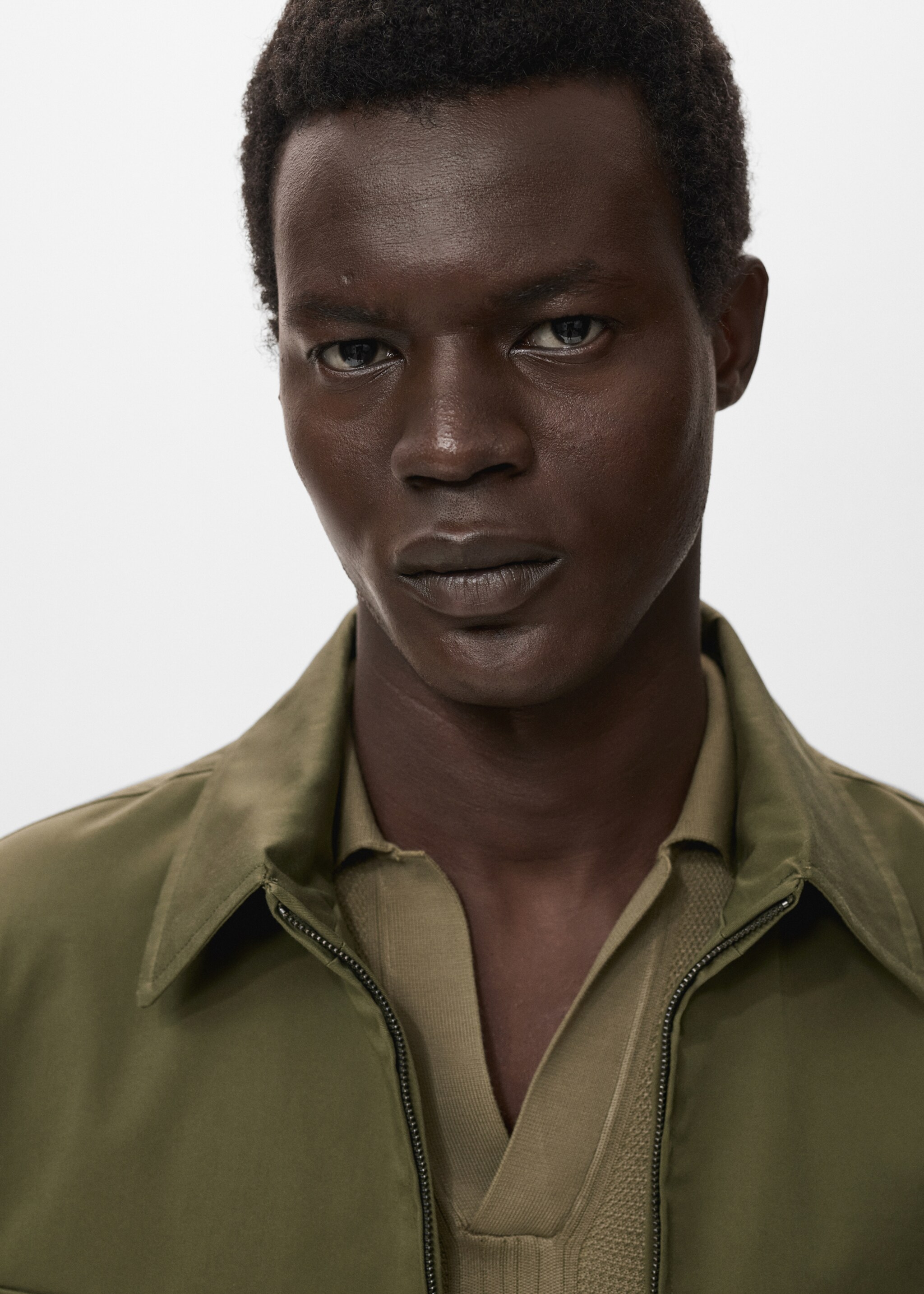 Cotton jacket with pockets - Details of the article 1, Olive Green. Ref: 17005142-00.