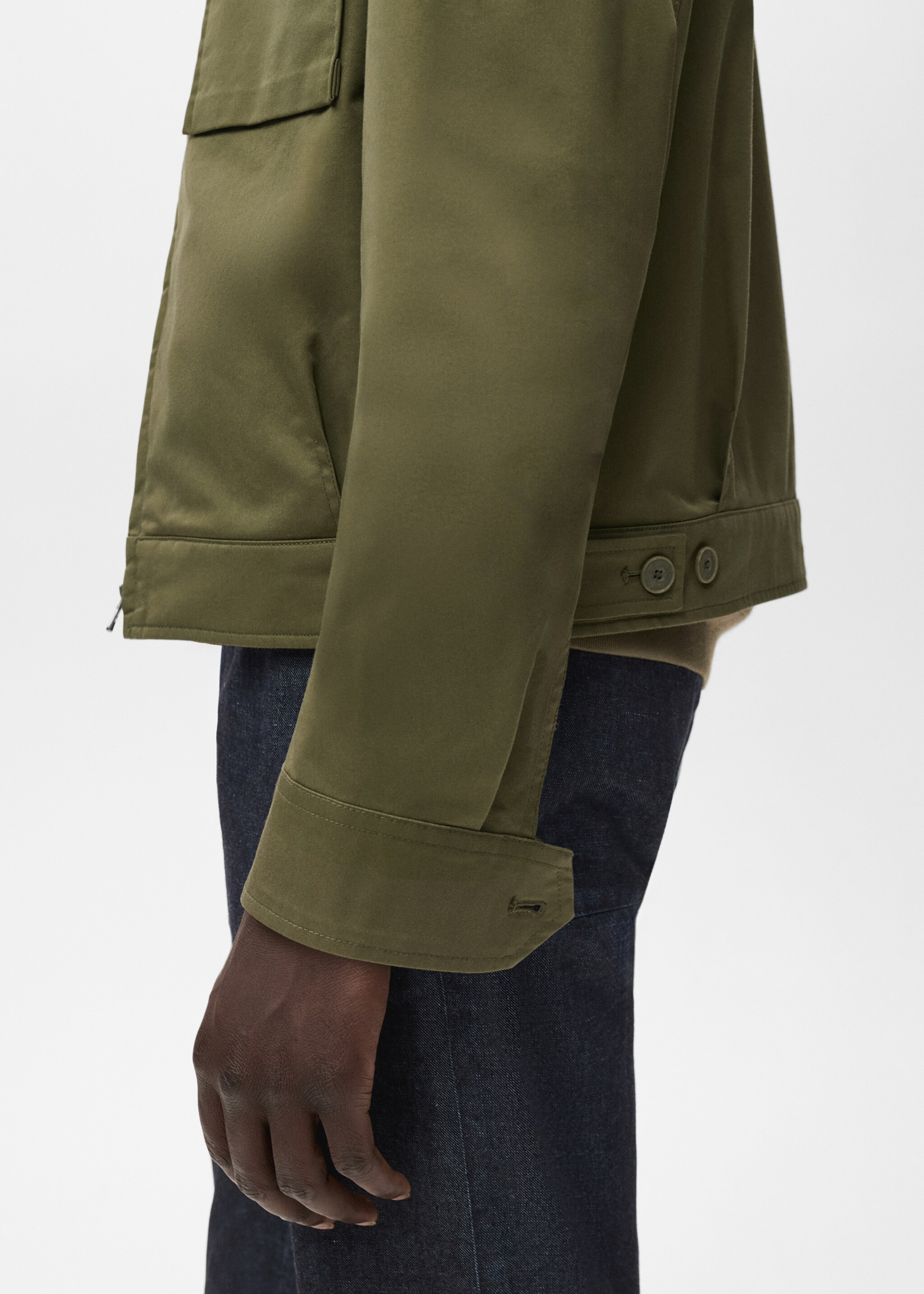 Cotton jacket with pockets - Details of the article 6, Olive Green. Ref: 17005142-00.