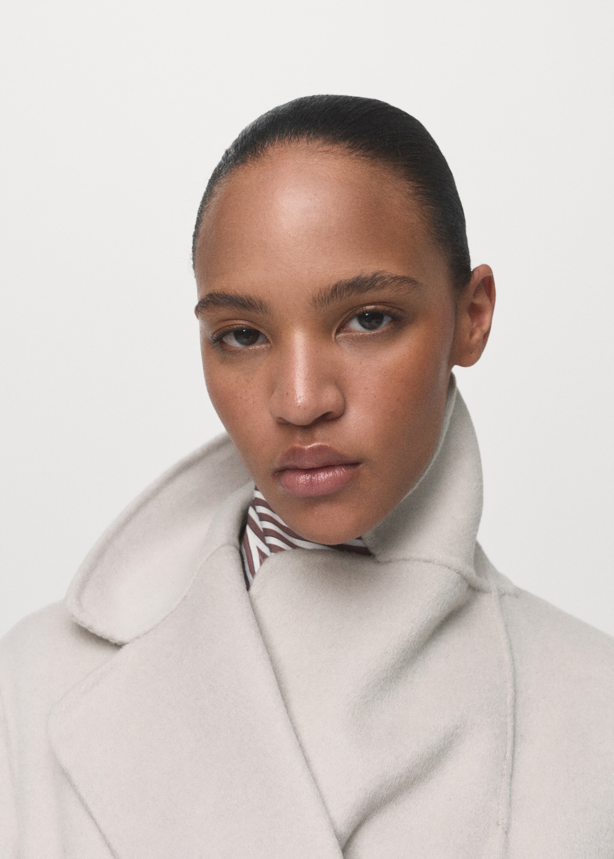 Wool coat with handmade belt - Details of the article 1, Ice Grey. Ref: 17005794-00.