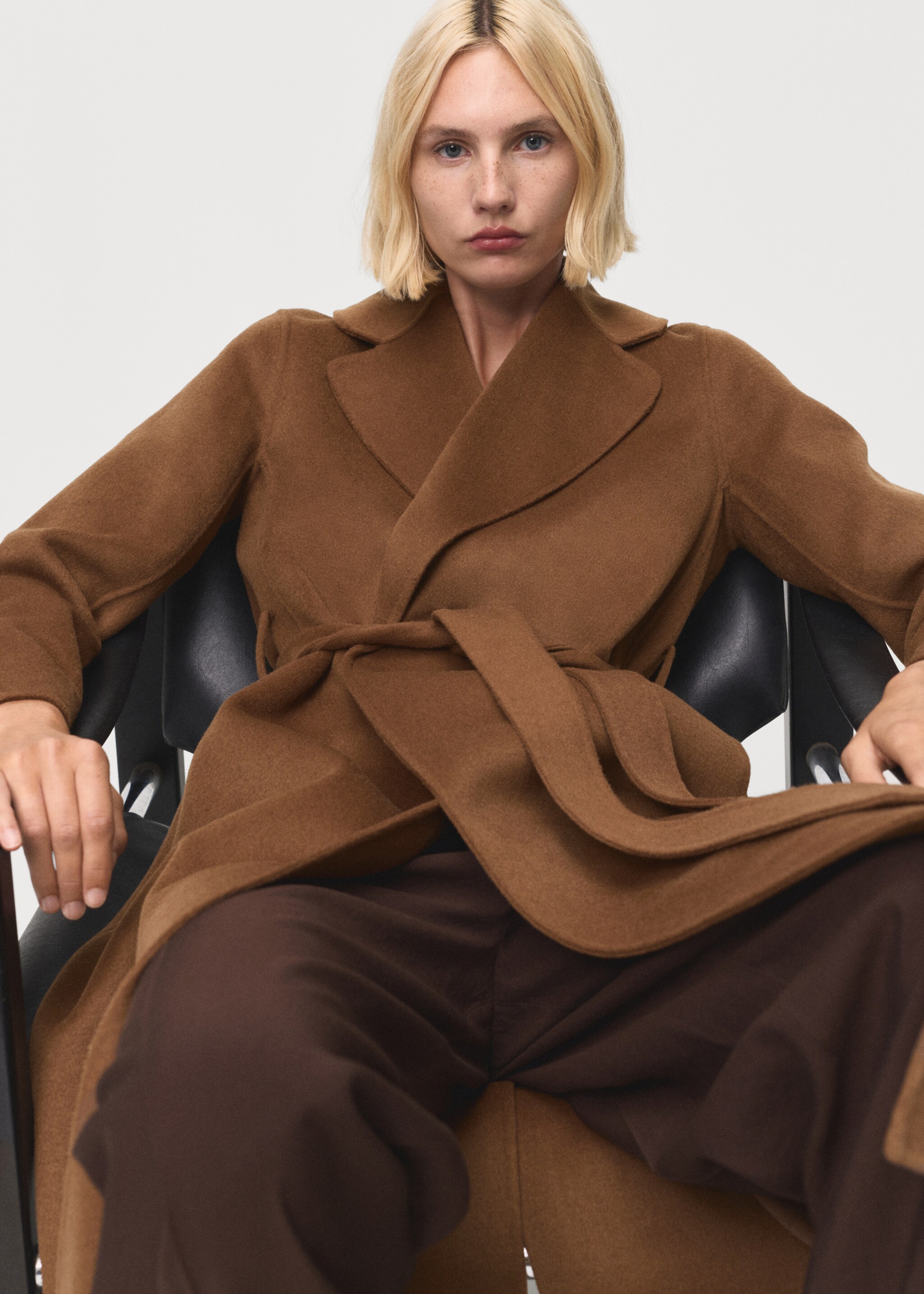 Coat batin - Details of the article 2, Medium Brown. Ref: 17005795-00.