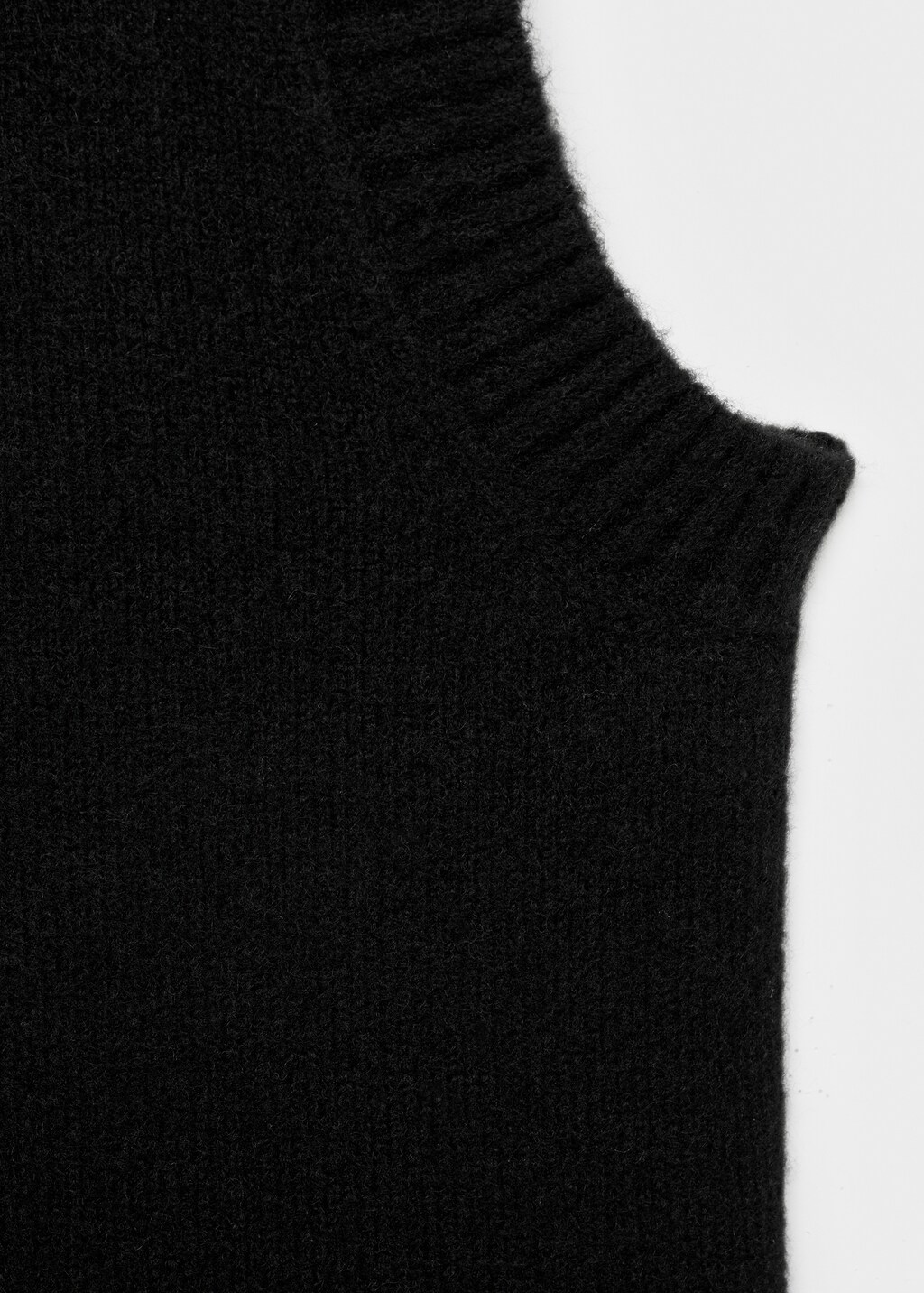 Perkins-neck knitted vest