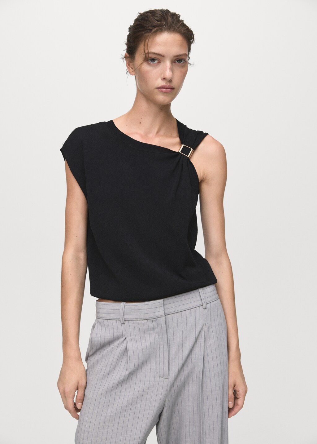 Short-sleeved sweater with metallic detail