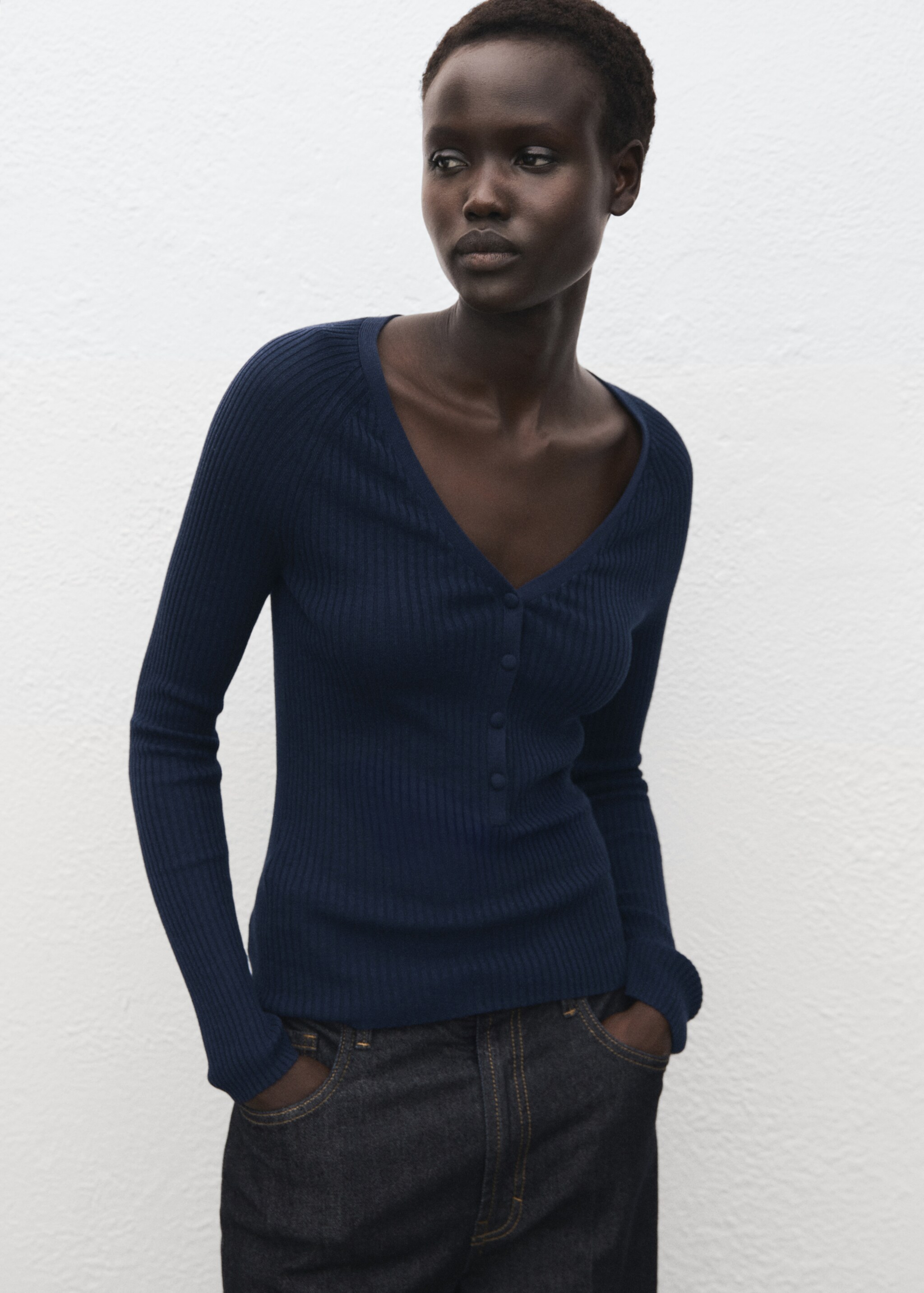 V-neck ribbed knit sweater - Medium plane, Dark Navy. Ref: 17005810-00.
