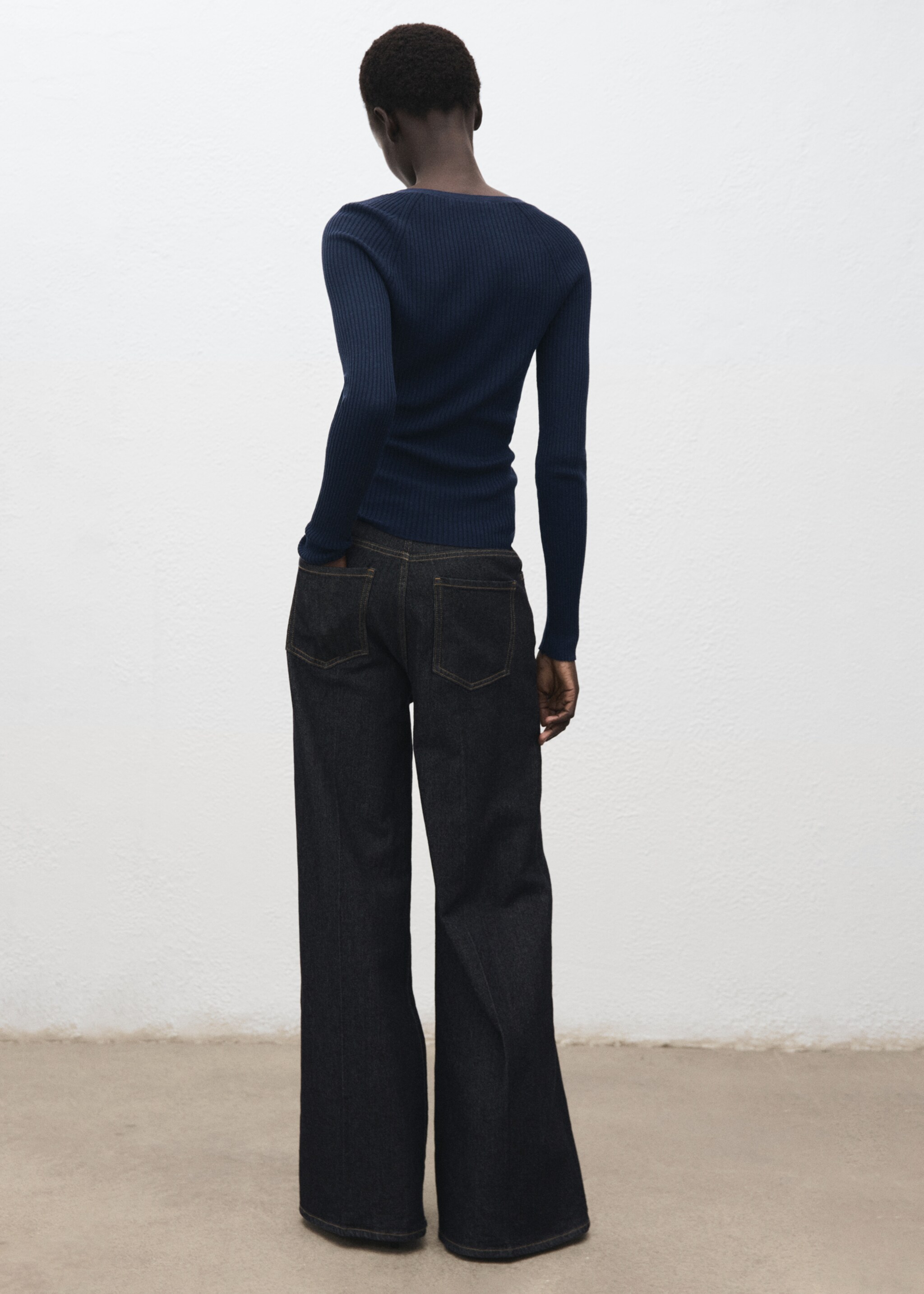V-neck ribbed knit sweater - Reverse of the article, Dark Navy. Ref: 17005810-00.