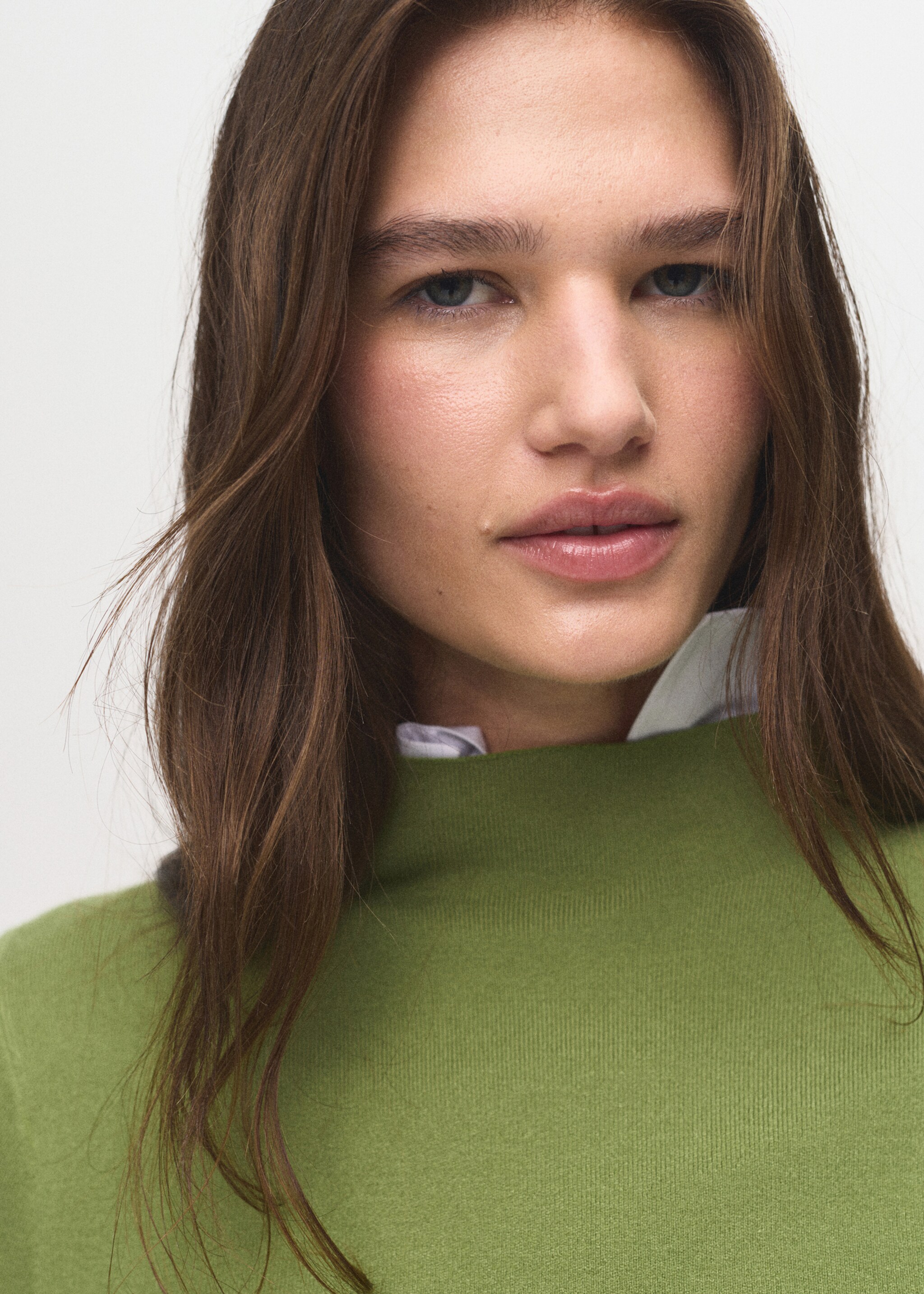 Knitted sweater with perkins neck - Details of the article 1, Green. Ref: 17005811-00.