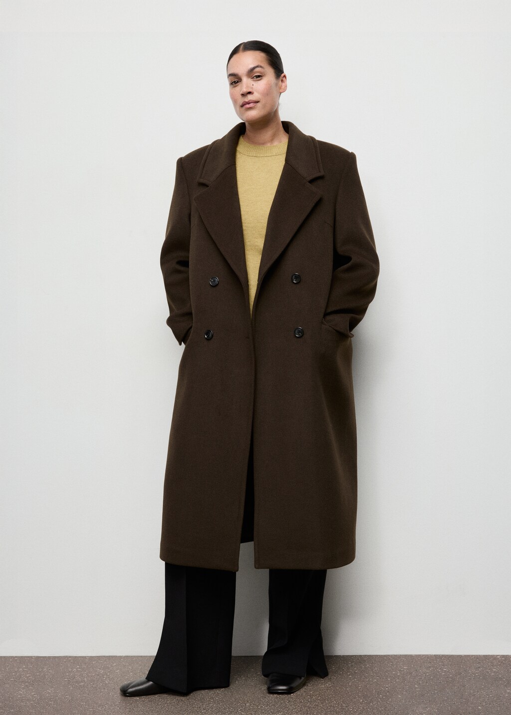 Oversized sweater with ribbed trim