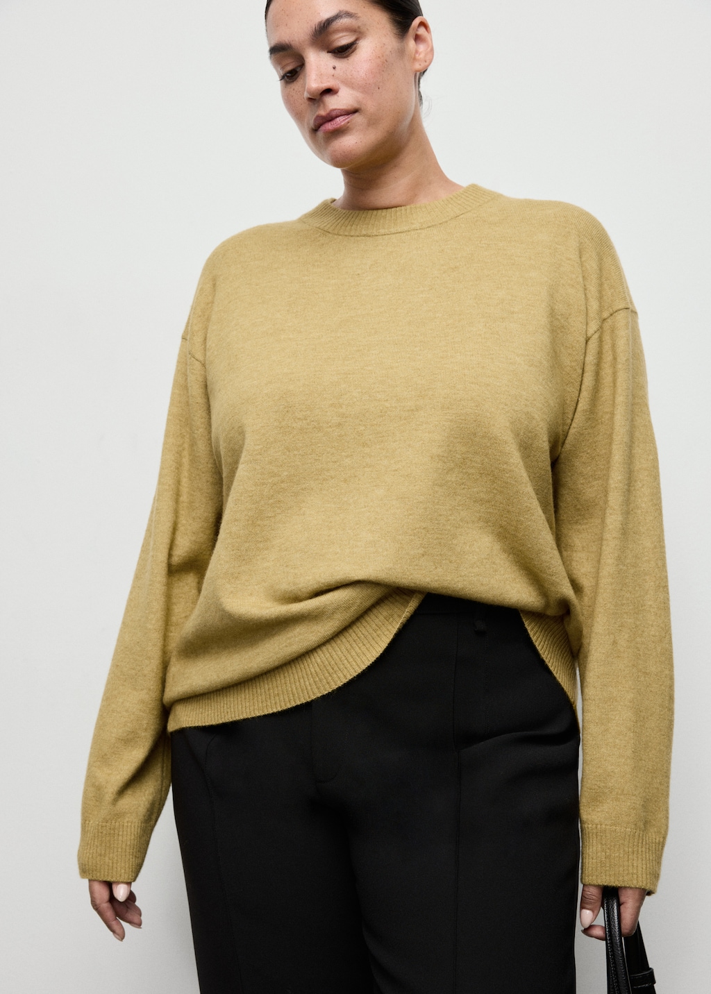 Oversized sweater with ribbed trim