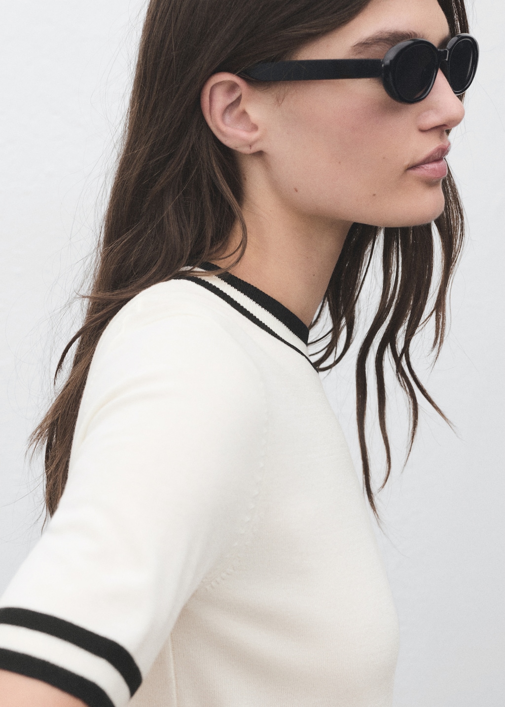 Short-sleeved sweater with contrasting stripes