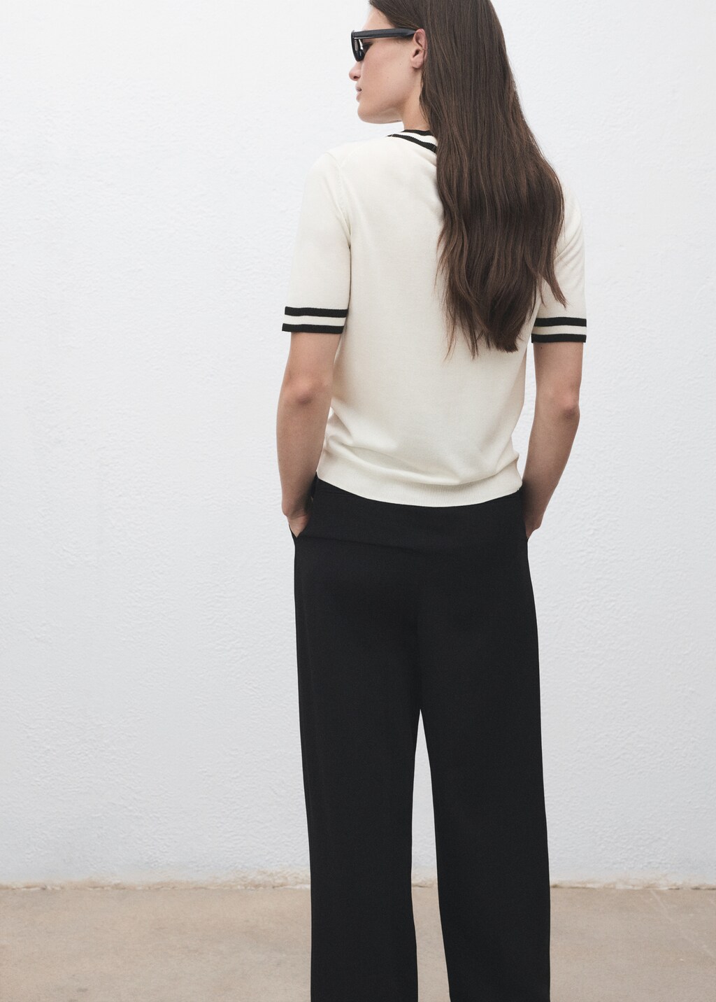 Short-sleeved sweater with contrasting stripes