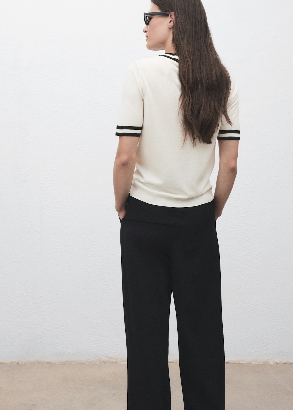 Short-sleeved sweater with contrasting stripes