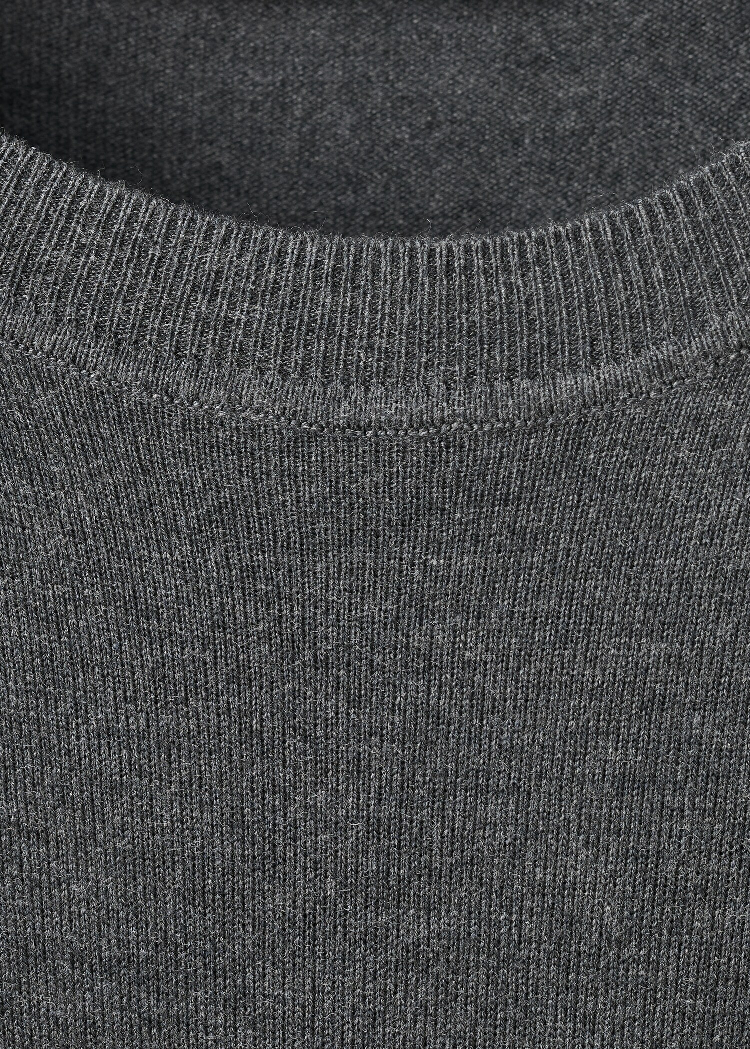 Fine-knit crew-neck sweater - Details of the article 8