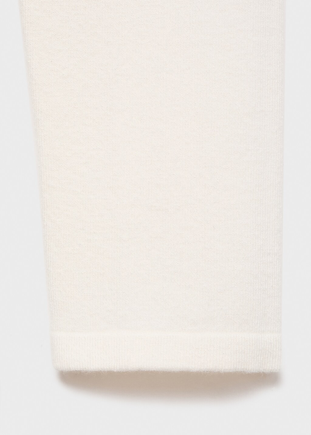 Long-sleeved fine-knit sweater