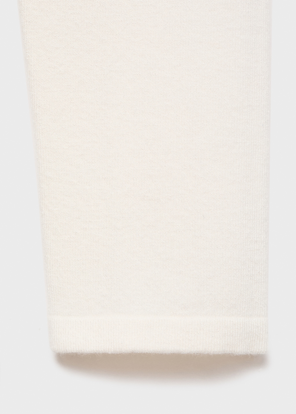 Long-sleeved fine-knit sweater