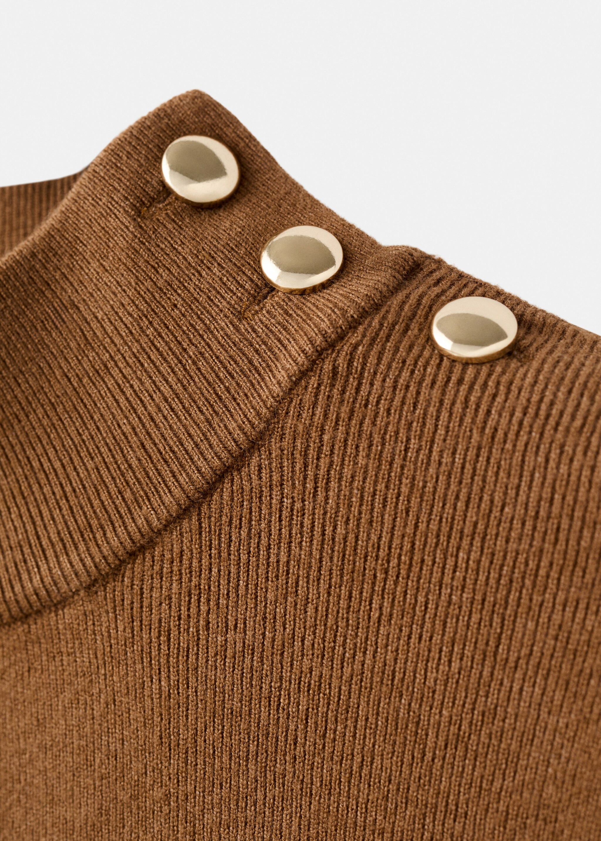 Perkins-neck sweater with button - Details of the article 8, Medium Brown. Ref: 17005824-00.