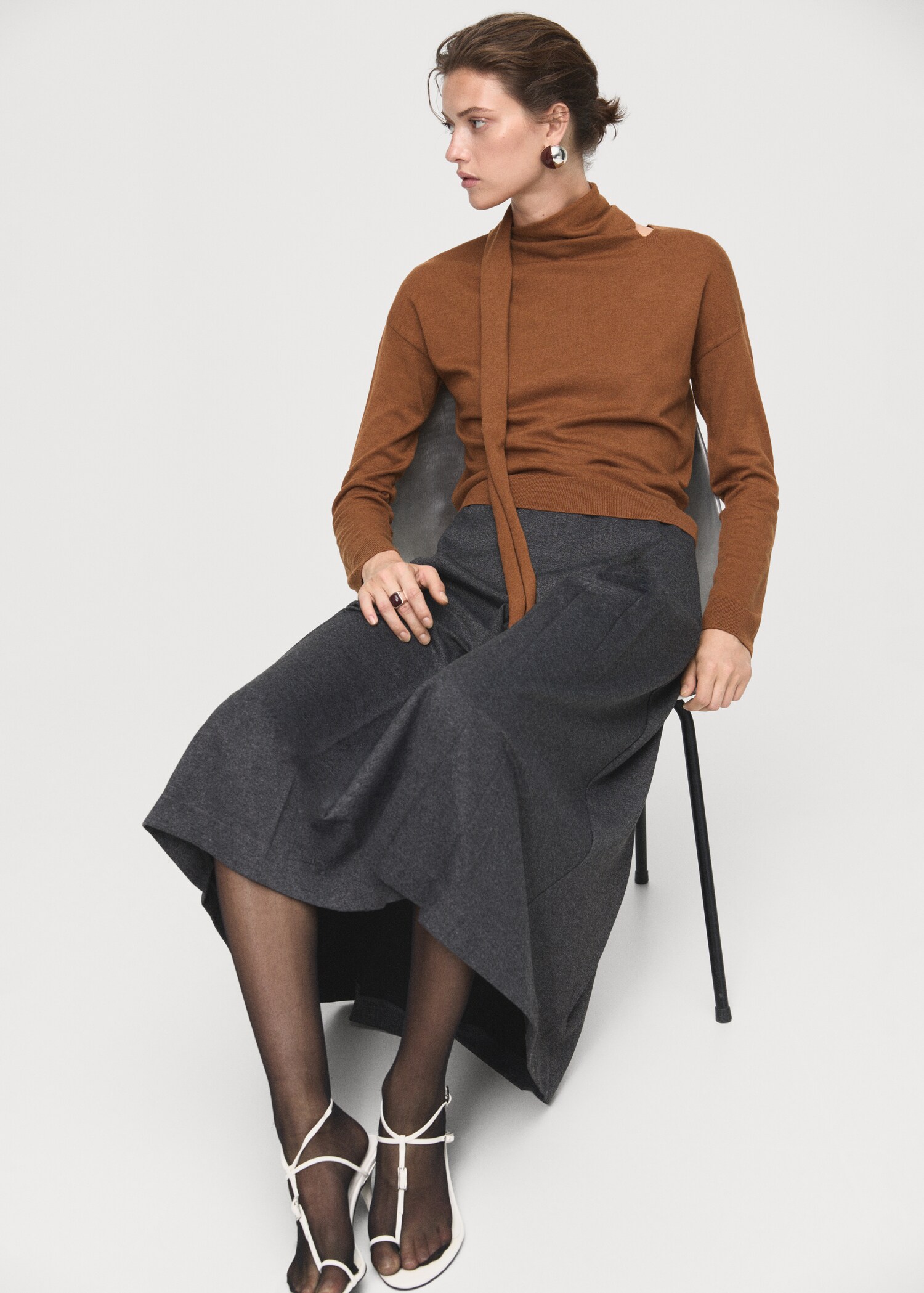 Fine-knit sweater with scarf - Details of the article 2
