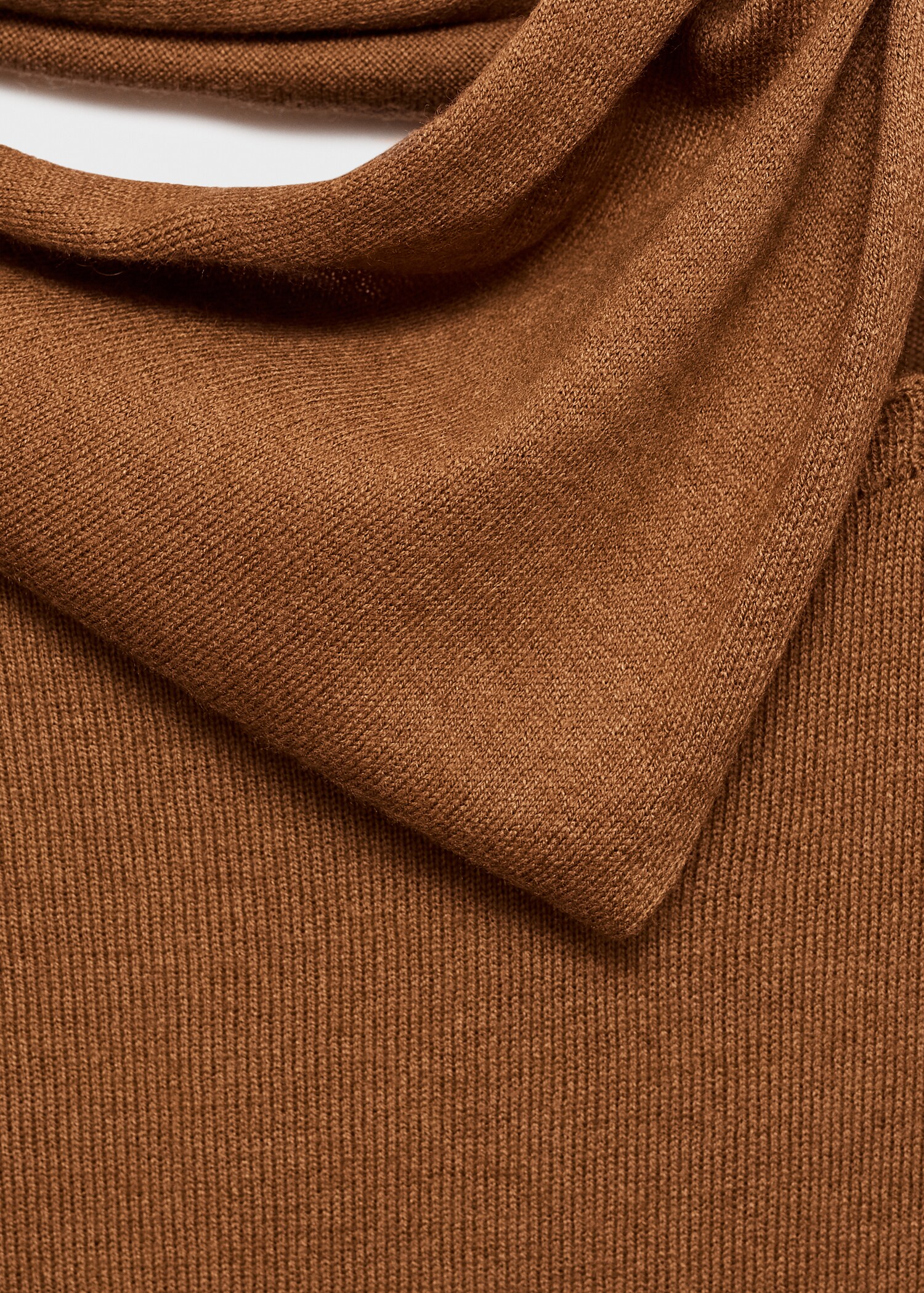 Fine-knit sweater with scarf - Details of the article 8
