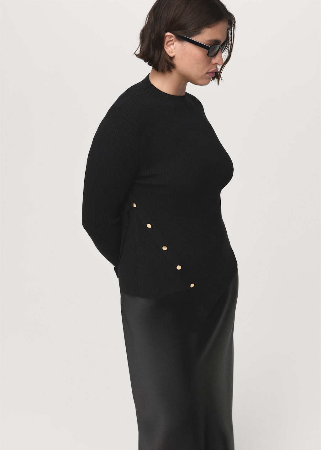 Asymmetrical sweater with buttons