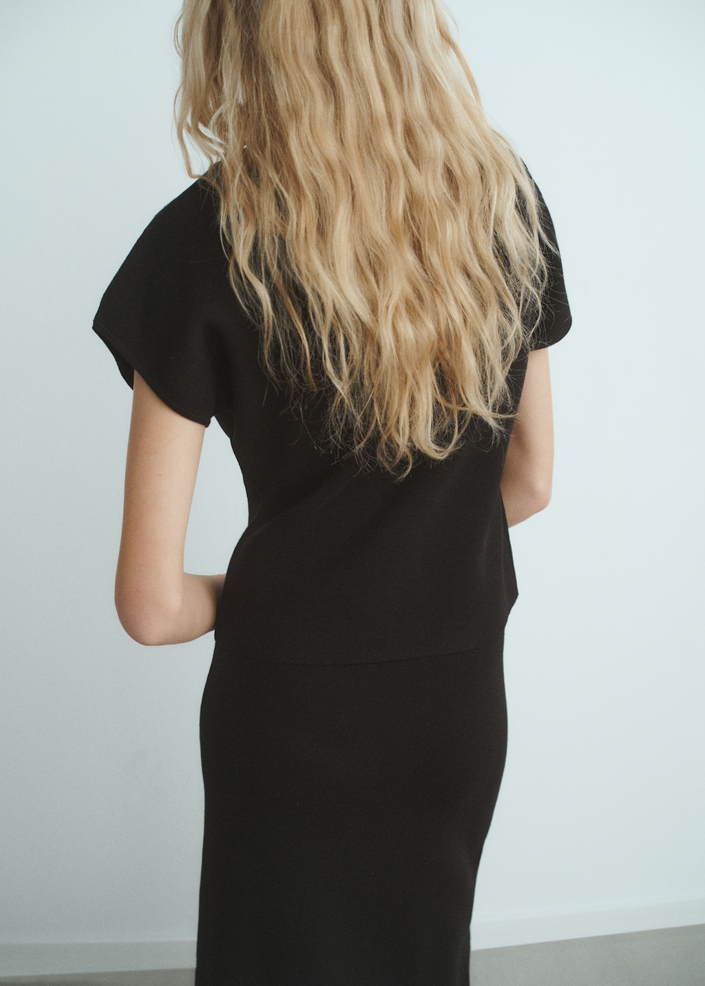 Fine-knit fitted sweater