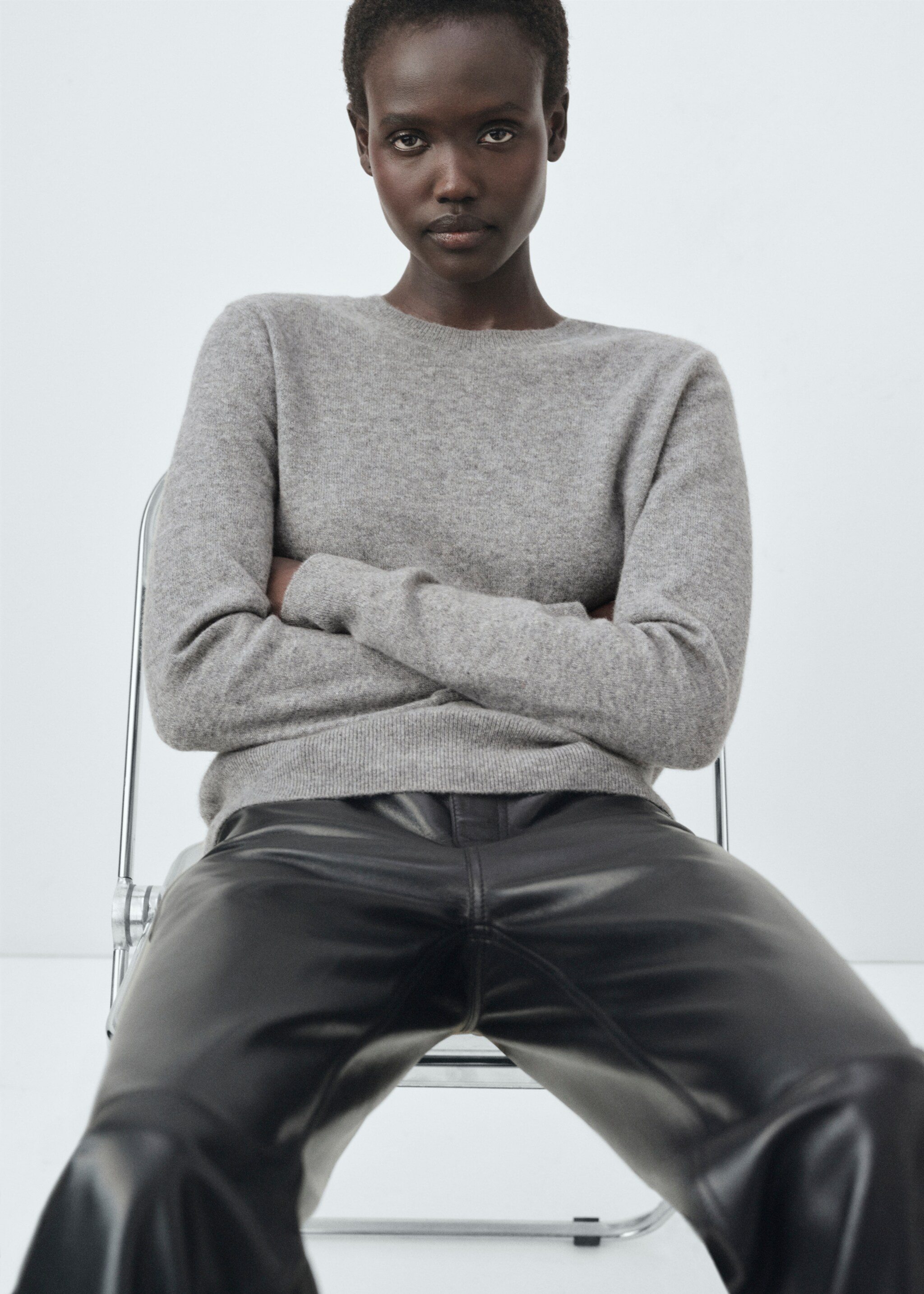 100% cashmere sweater - Details of the article 2, Medium Heather Grey. Ref: 17005830-00.