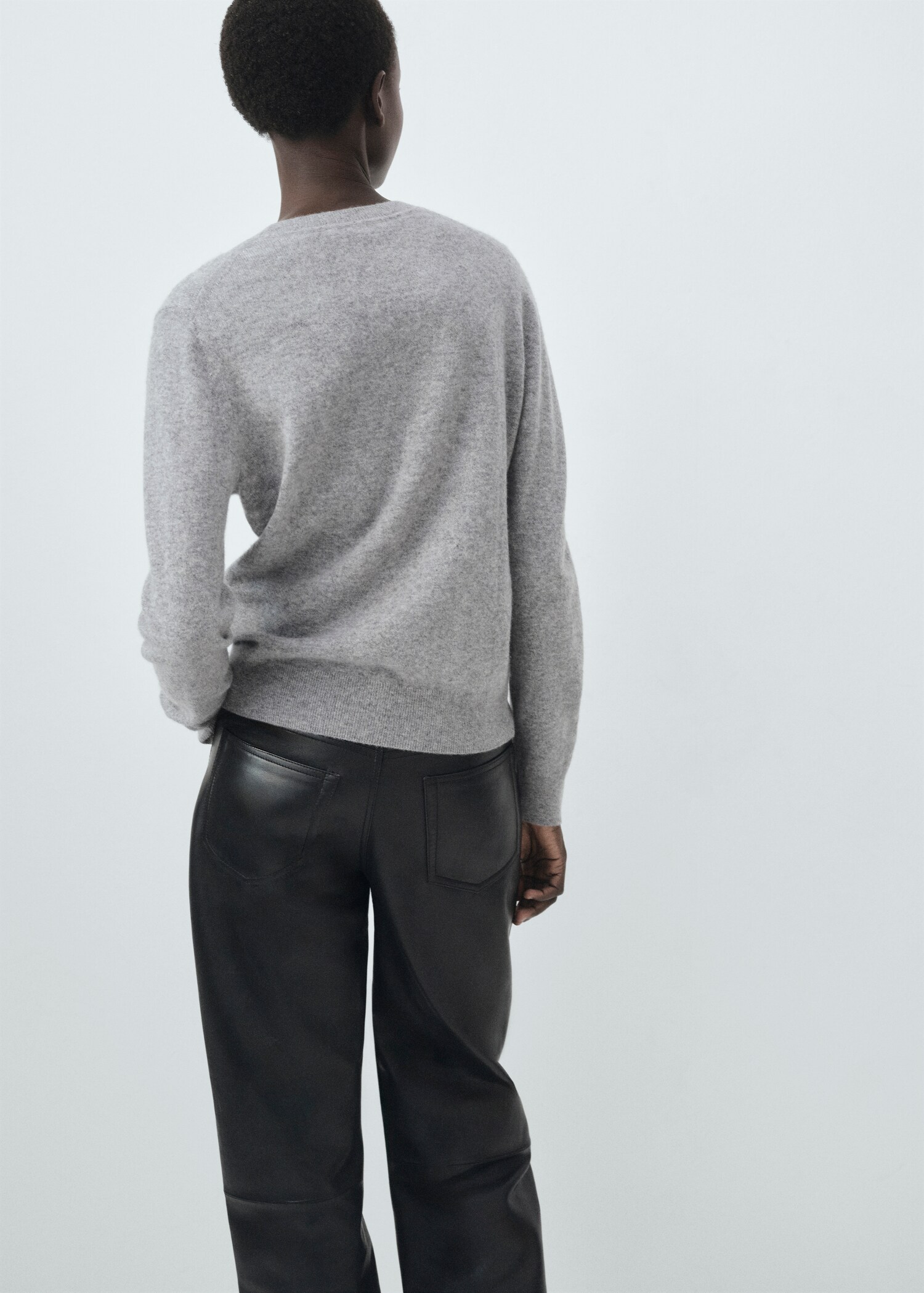100% cashmere sweater - Reverse of the article