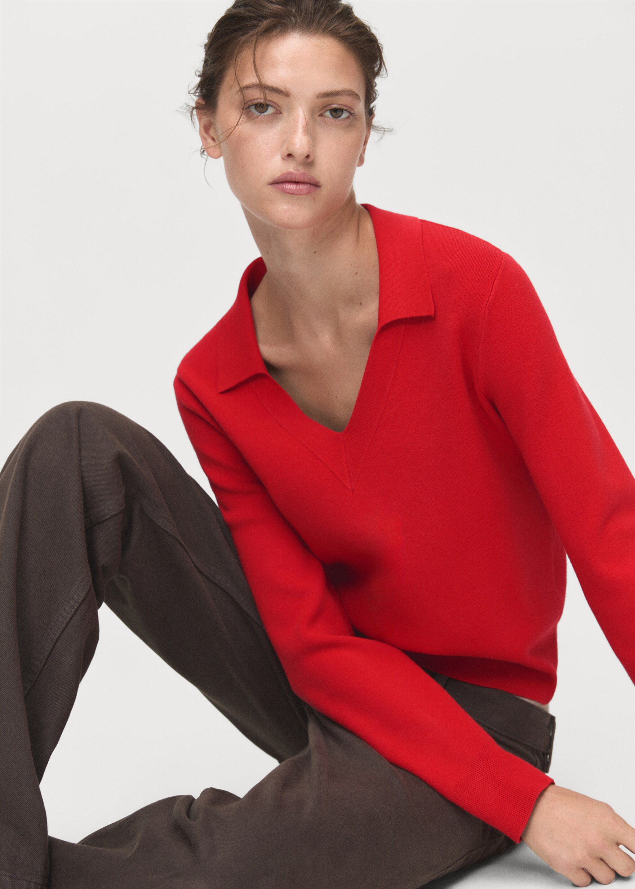 Fine-knit V-neck sweater - Medium plane, Red. Ref: 17005833-00.