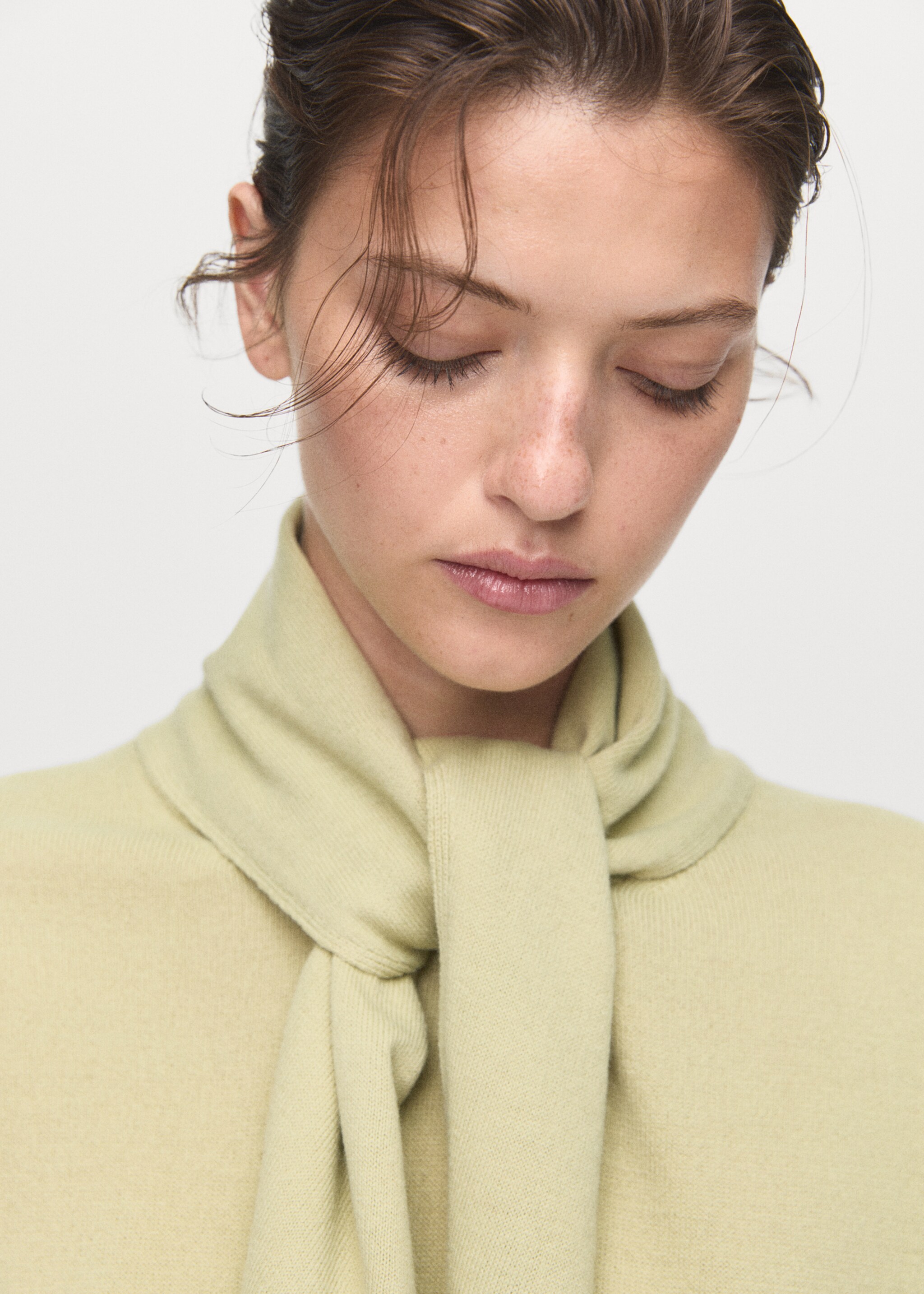 Short sleeve scarf sweater - Details of the article 6, Pastel Green. Ref: 17005836-00.