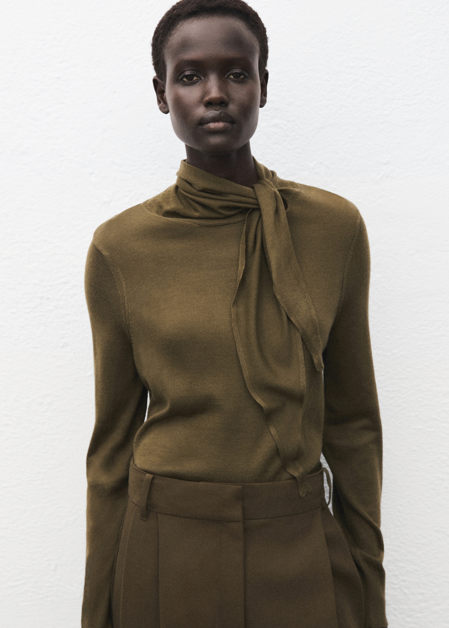 Jersey cuello alto nudo Mujer MANGO España (Península y Baleares)