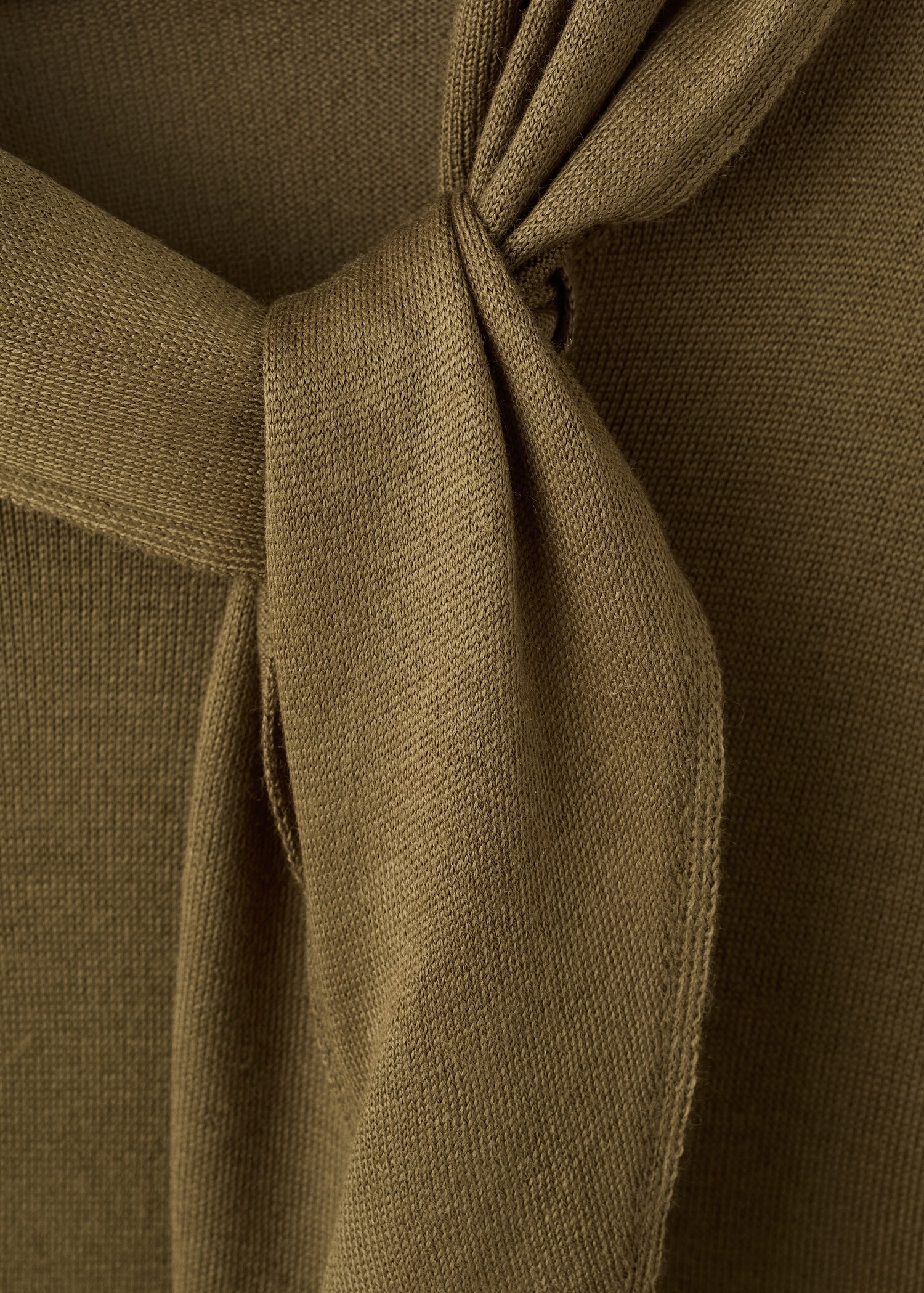 Pull col roulé avec nœud - Détail de l'article 8