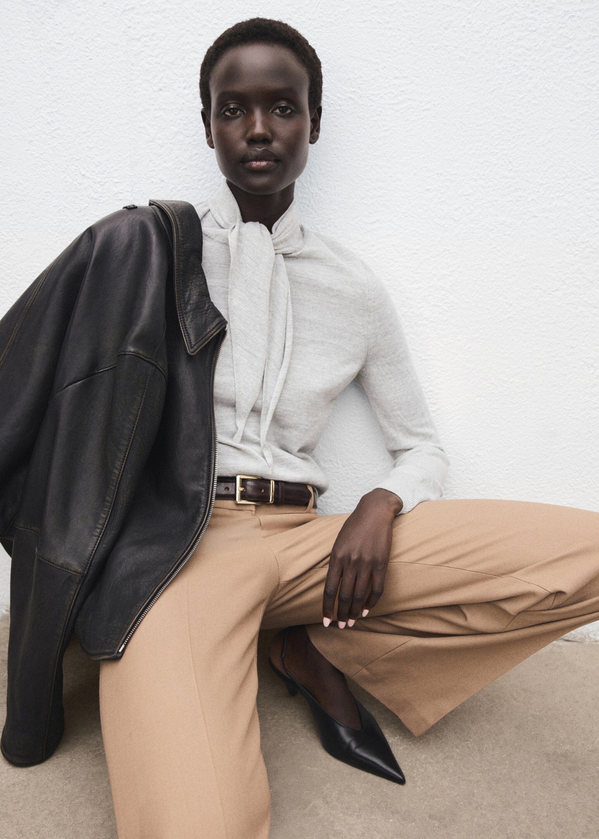 Knotted turtleneck sweater - Details of the article 2, Grey. Ref: 17005837-00.