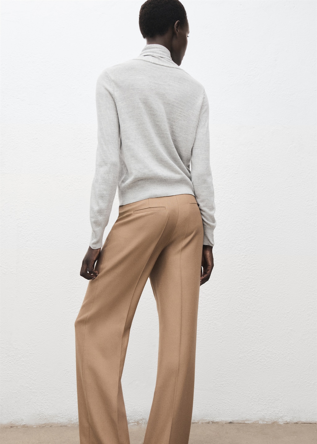 Turtleneck sweater with knot