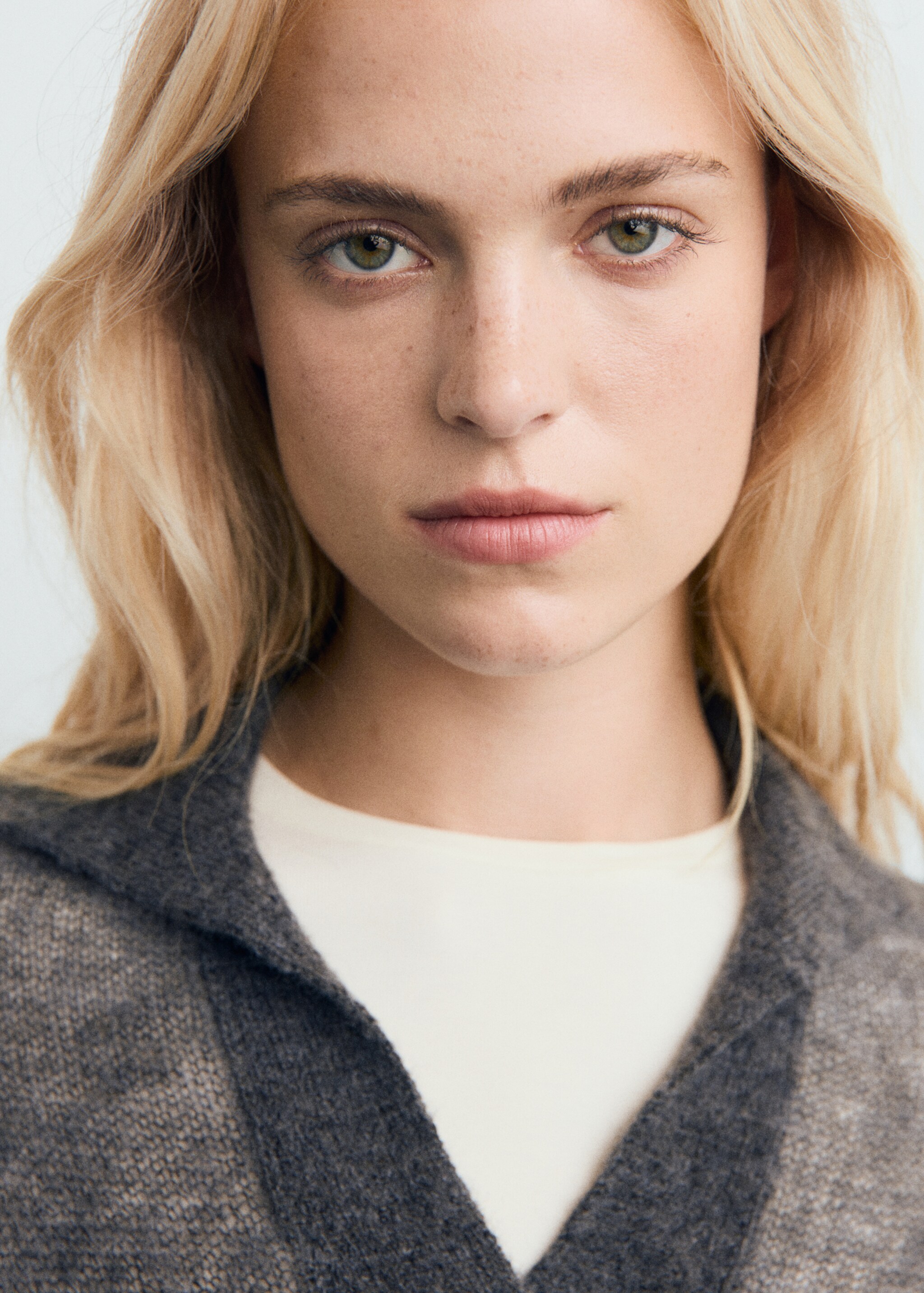 Semi-transparent polo-neck sweater - Details of the article 1, Grey. Ref: 17005838-00.