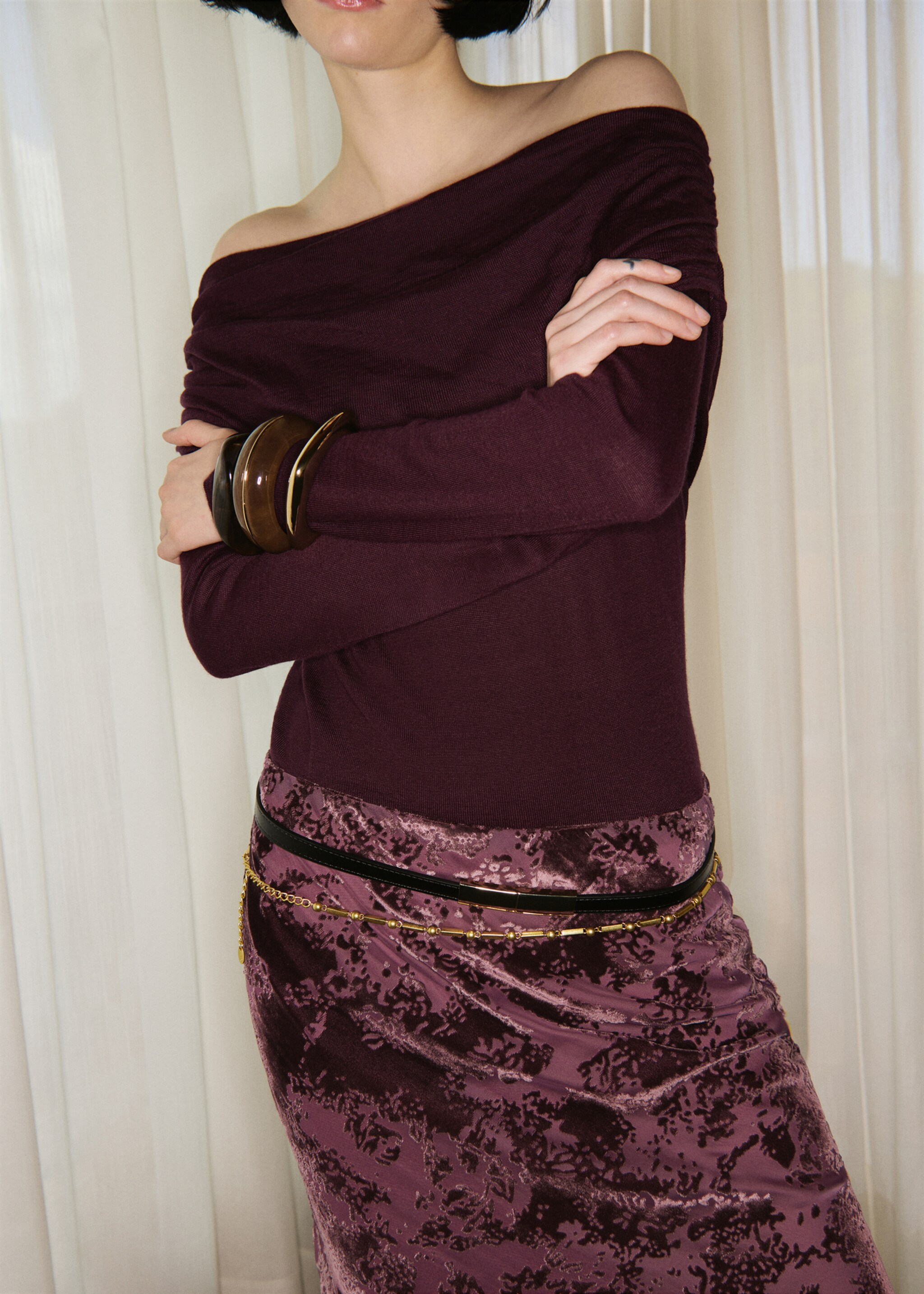 Fitted sweater with draped neckline - Medium plane, Wine. Ref: 17005840-00.