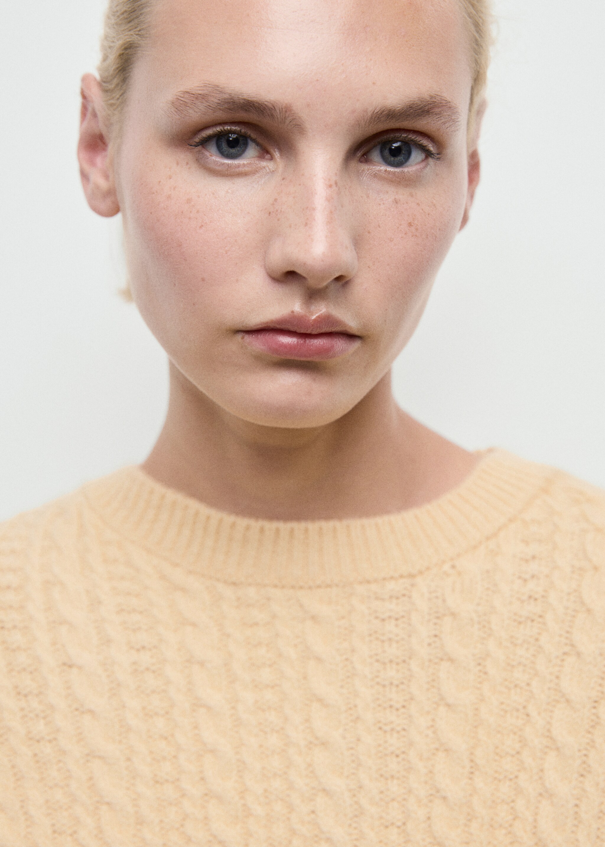 Cable-knit sweater with flared sleeves - Details of the article 1, Pastel Yellow. Ref: 17005843-00.