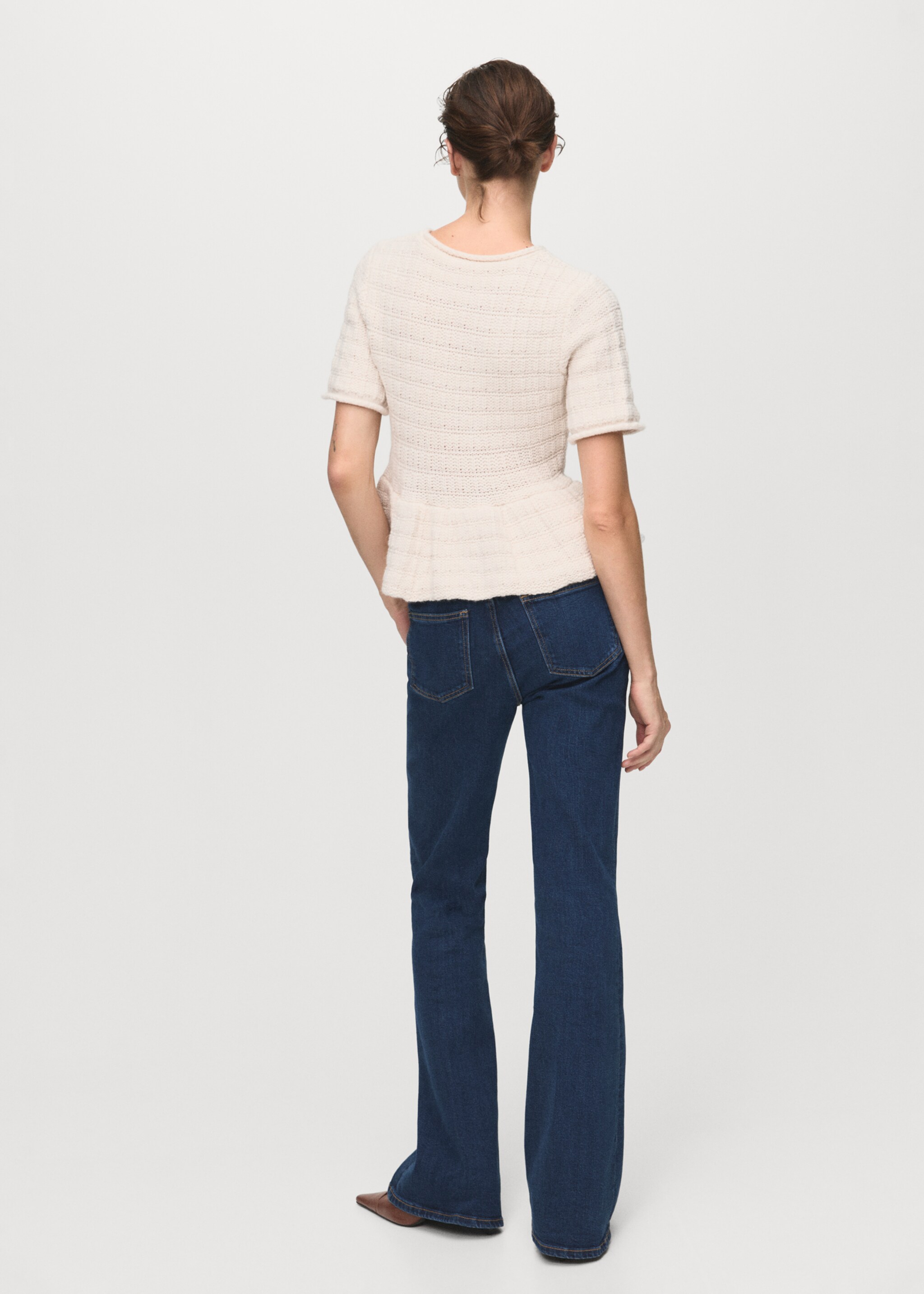 Textured ruffle sweater - Reverse of the article, Ecru. Ref: 17005844-00.
