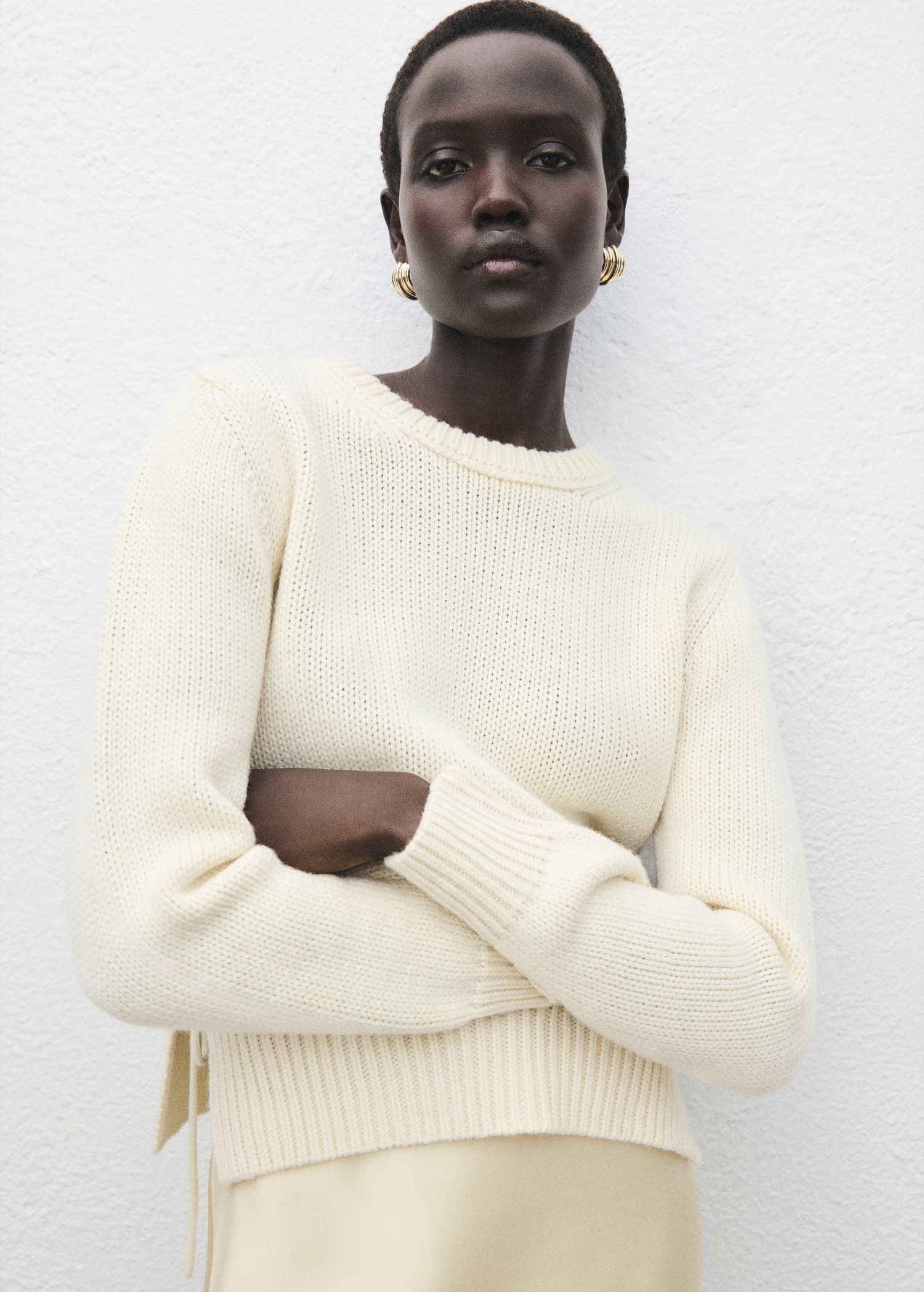 Knitted sweater with tie slits