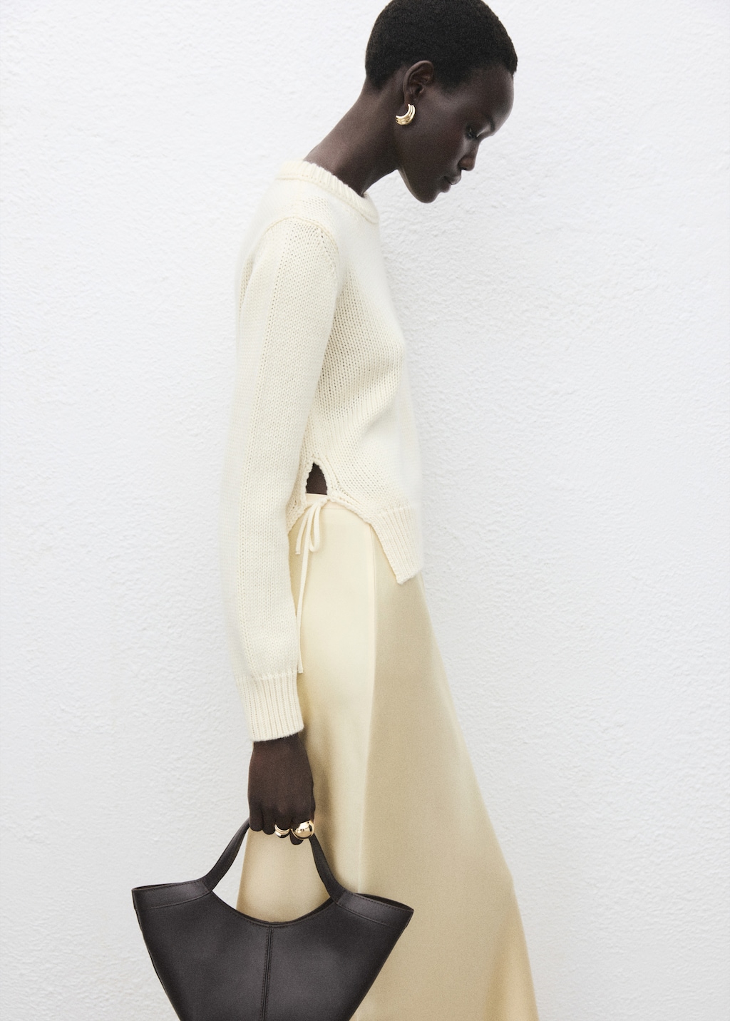 Knitted sweater with tie slits