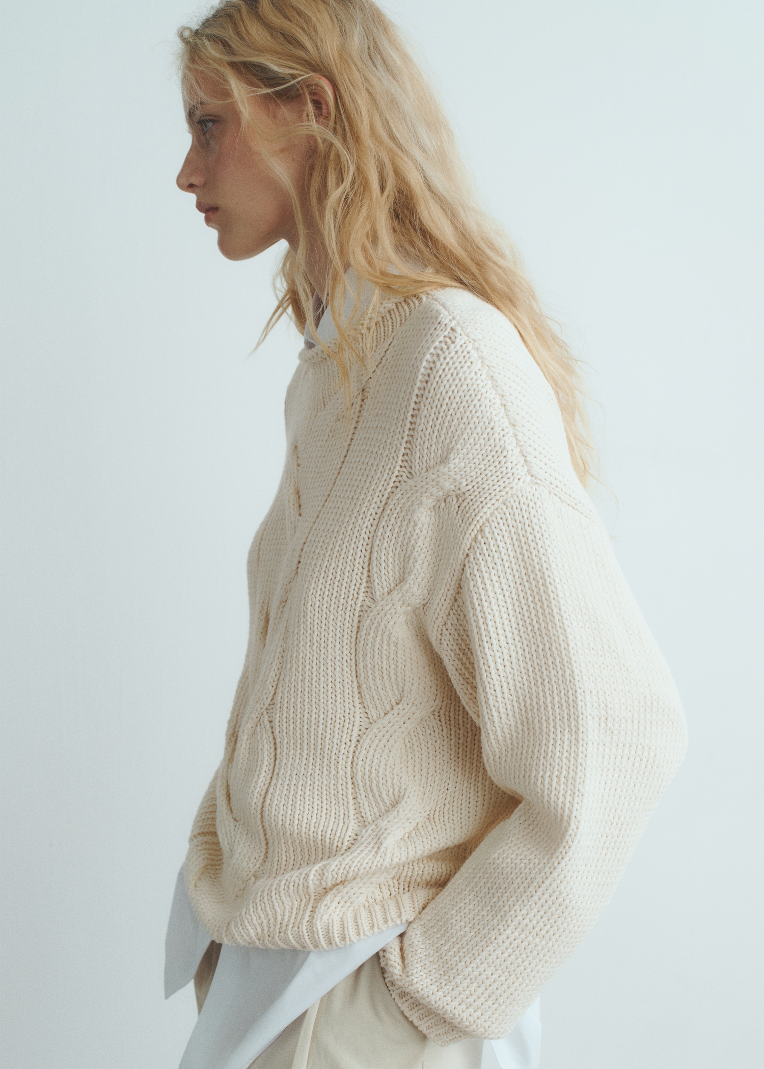 Oversized cable-knit sweater - Medium plane