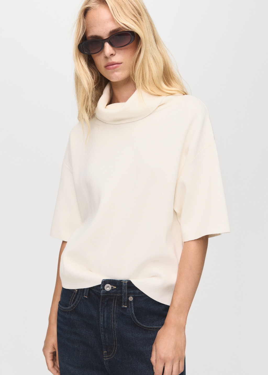 Short-sleeved turtleneck sweater