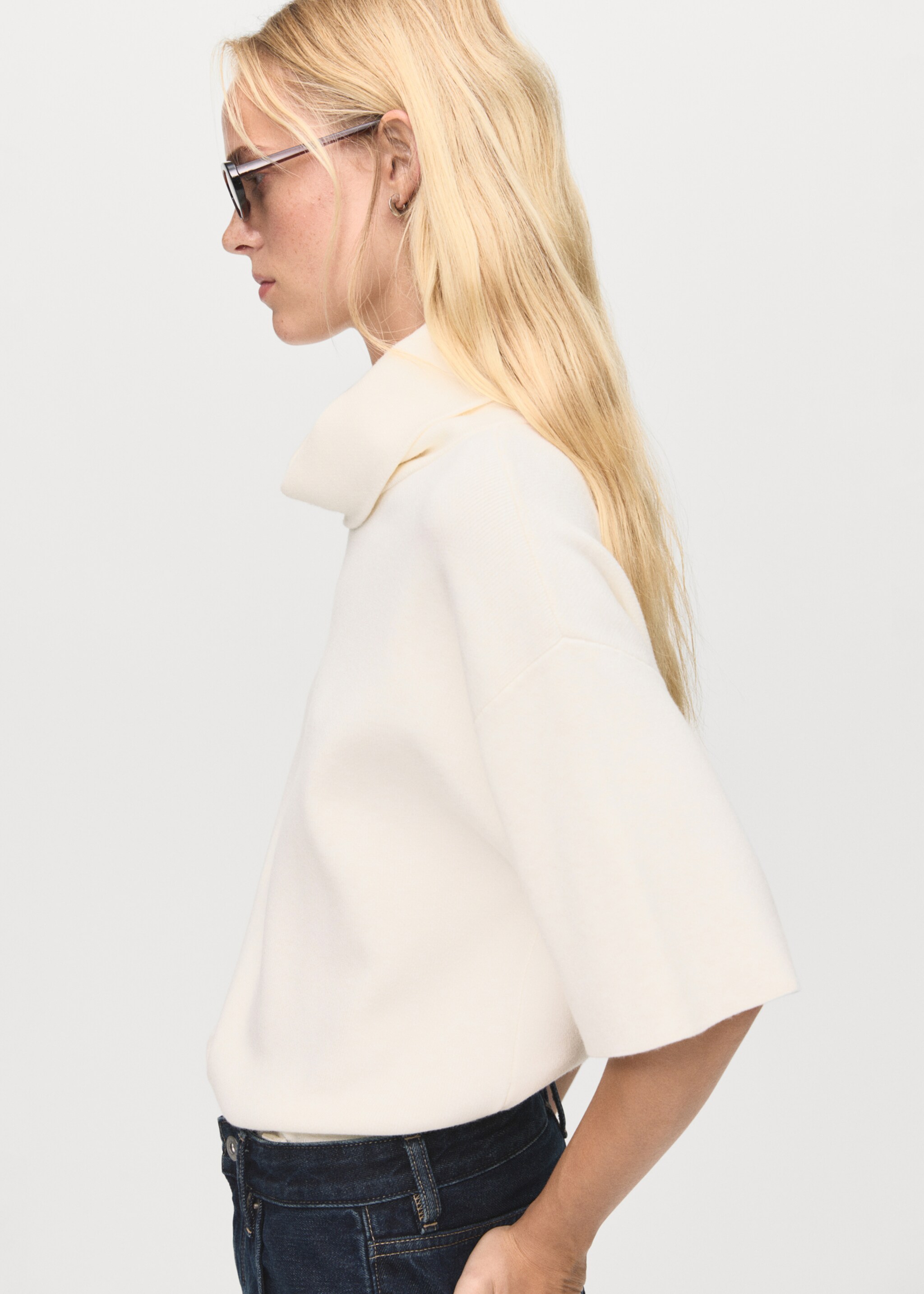 Short-sleeved turtleneck sweater - Details of the article 6, Ecru. Ref: 17005852-00.