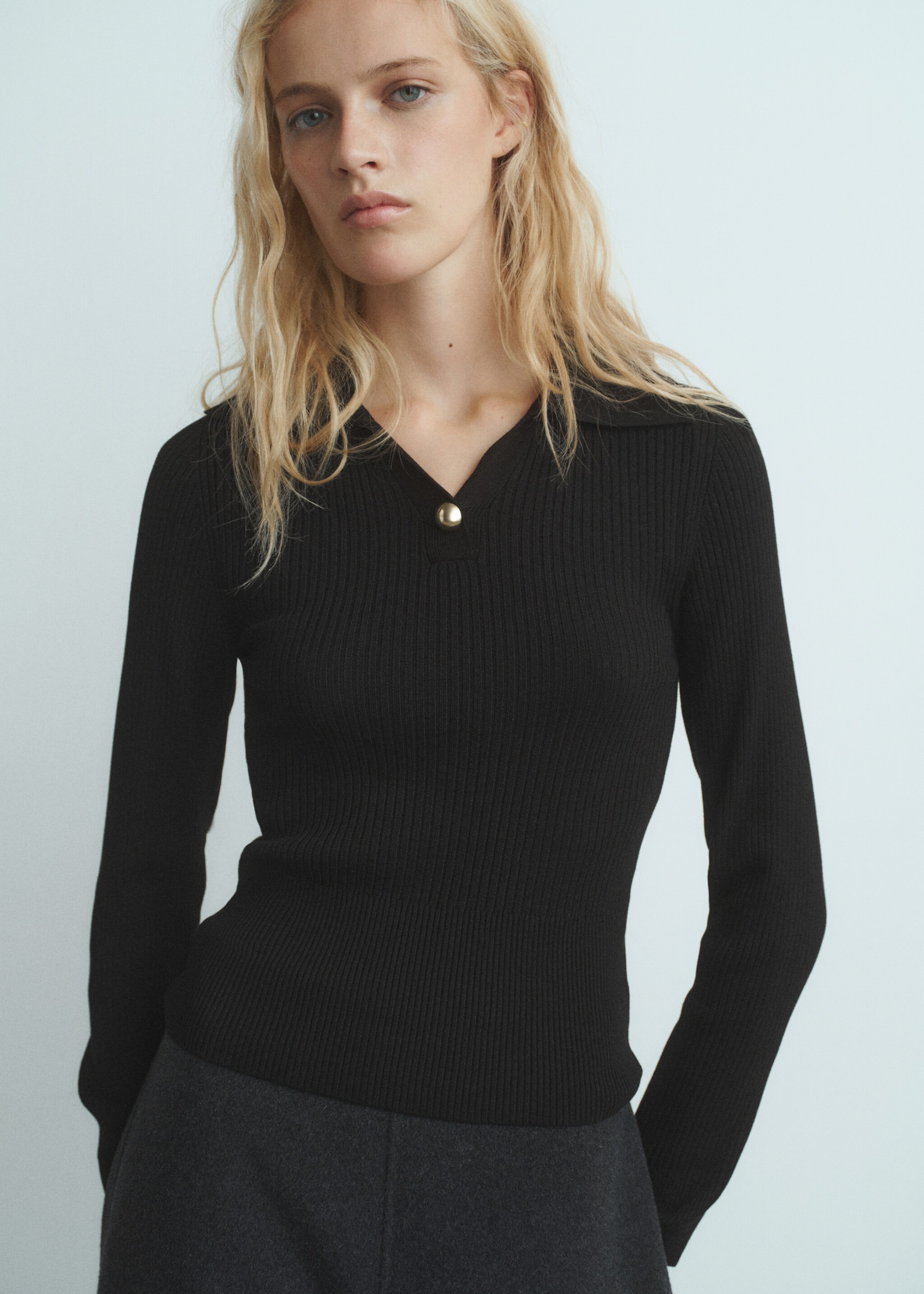 Ribbed sweater with jewel button - Medium plane, Black. Ref: 17005853-00.