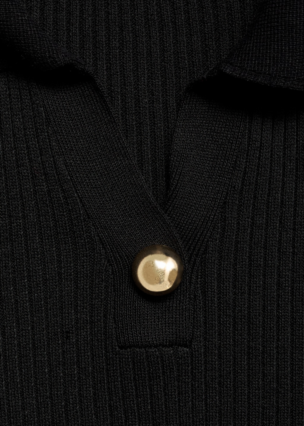 Ribbed sweater with jewel button