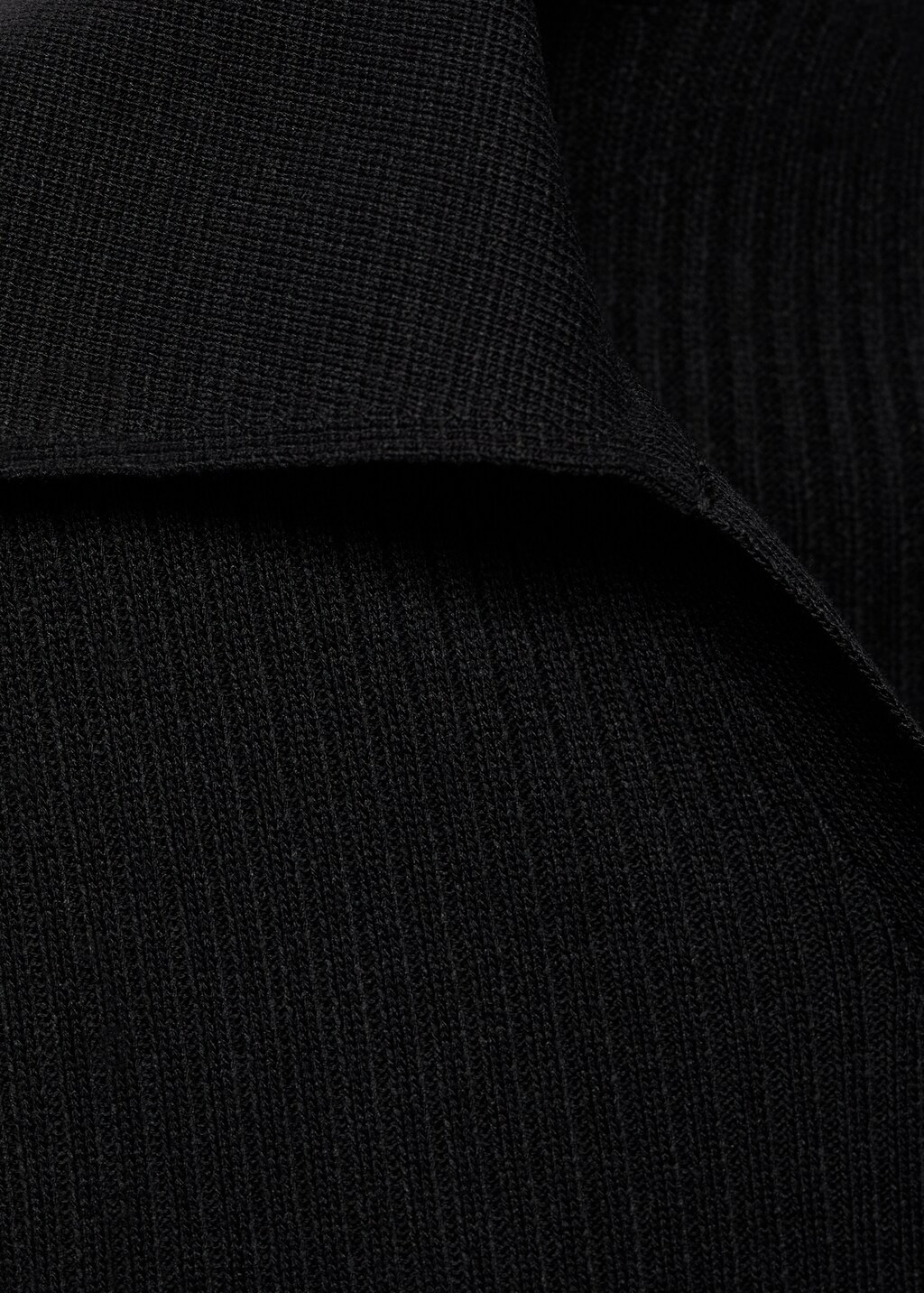 Ribbed sweater with jewel button