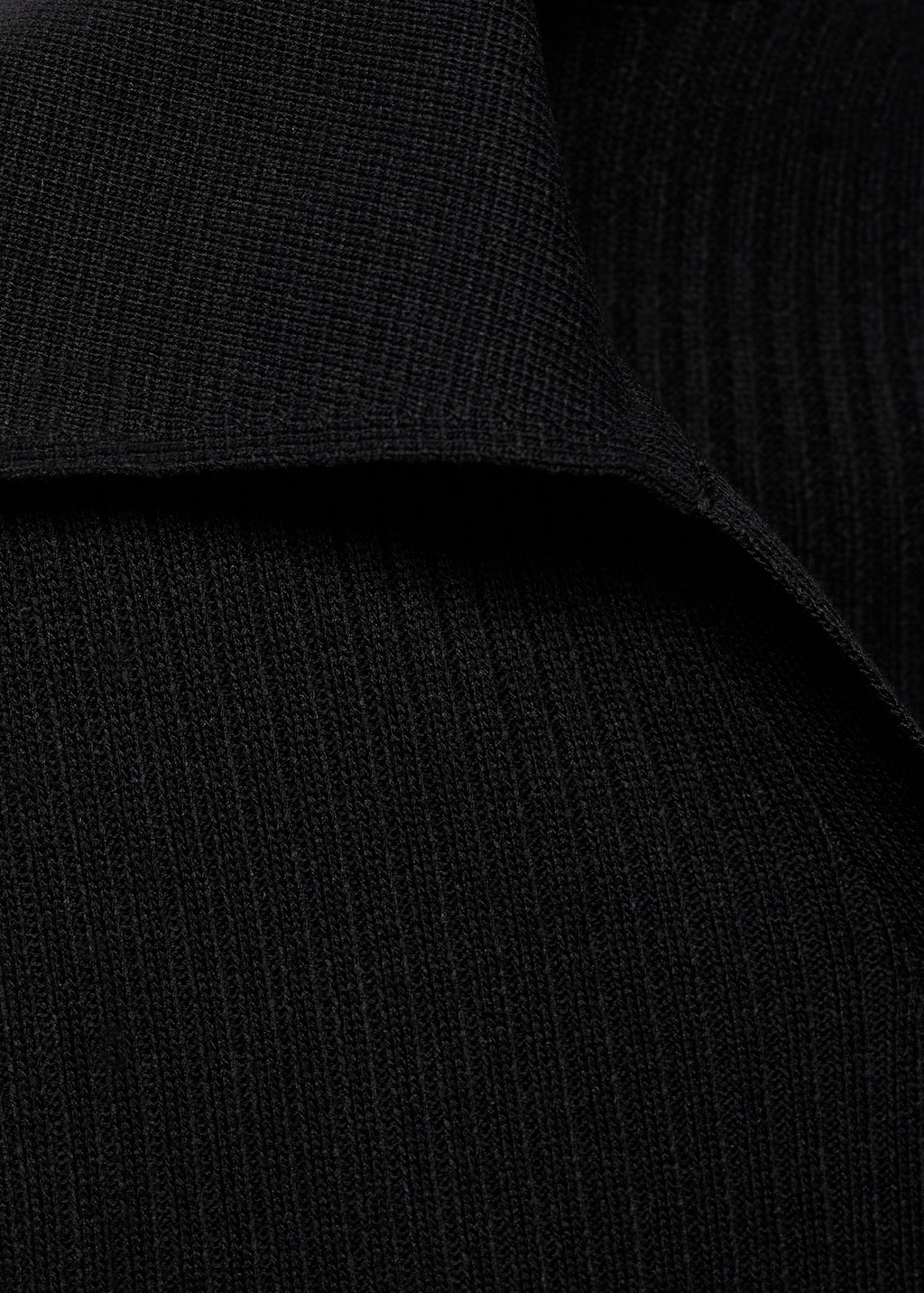 Ribbed sweater with jewel button