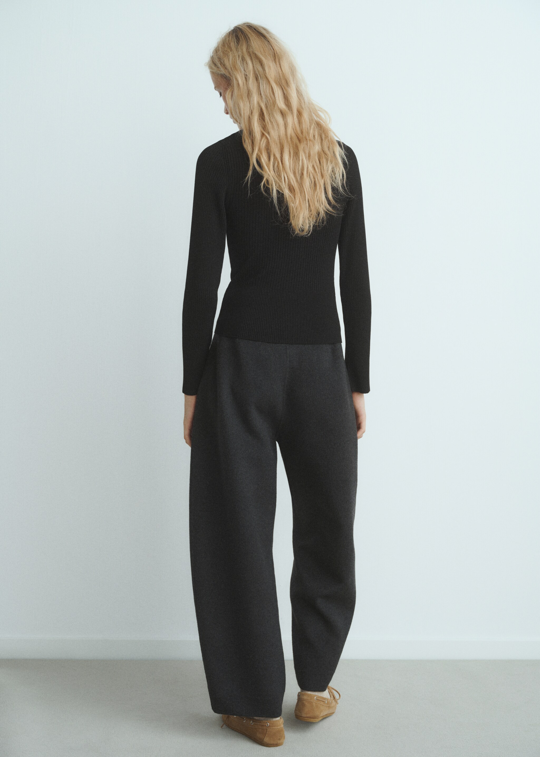 Ribbed sweater with jewel button - Reverse of the article, Black. Ref: 17005853-00.