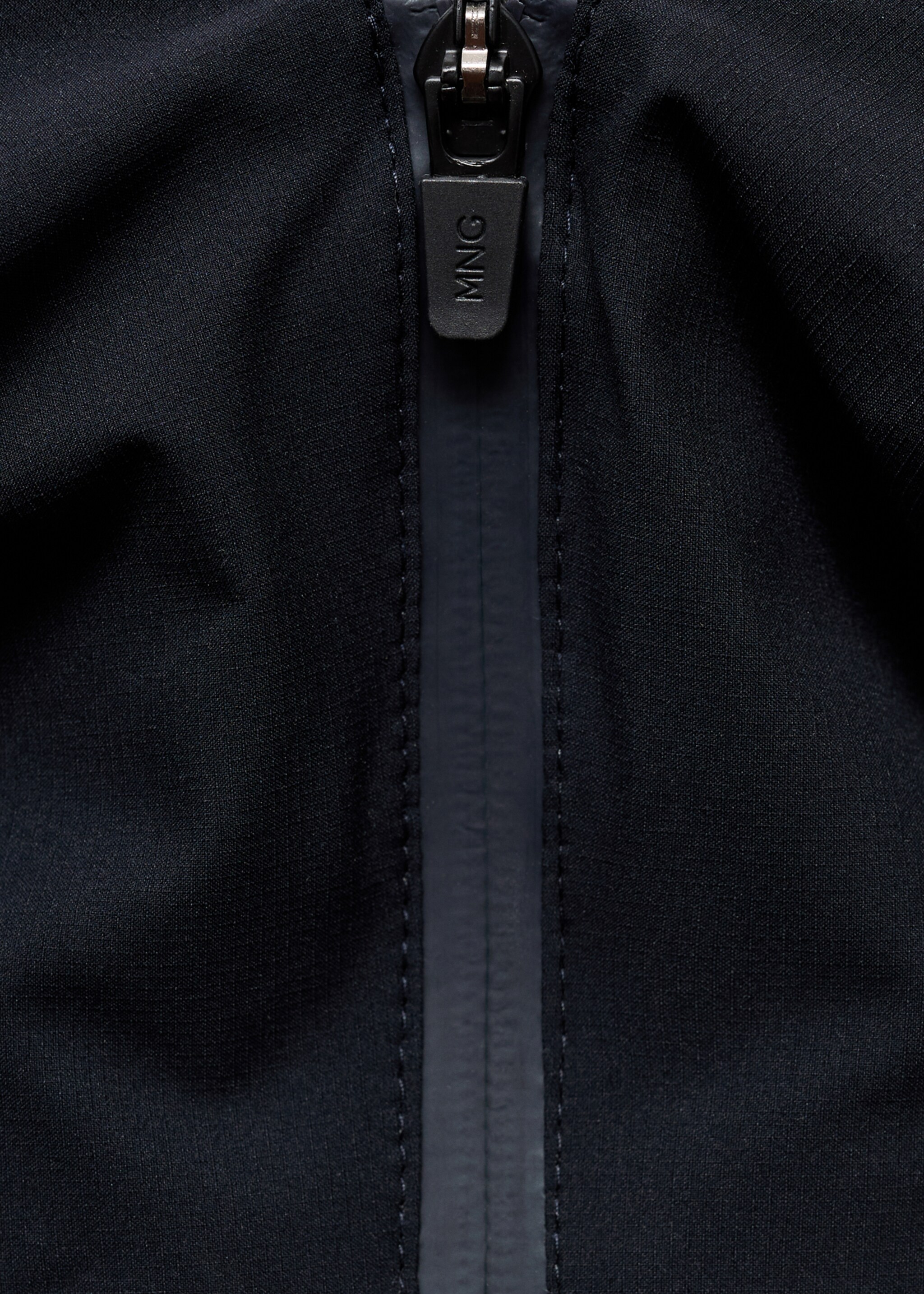 Chaqueta capucha water repellent - Detalle del artículo 8, Azul marino. Ref: 17005971-00.